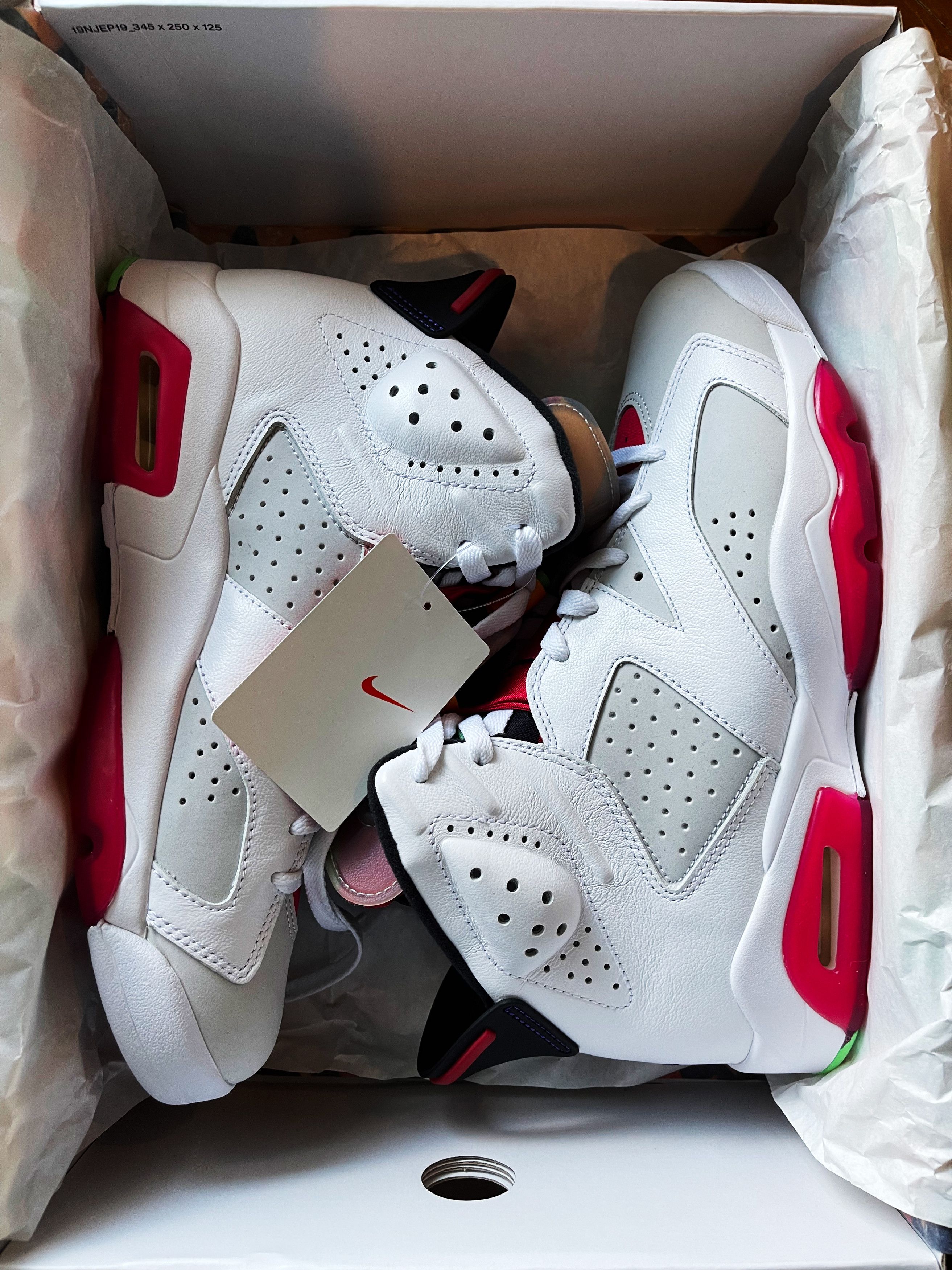 NIKE AIR JORDAN RETRO HARE