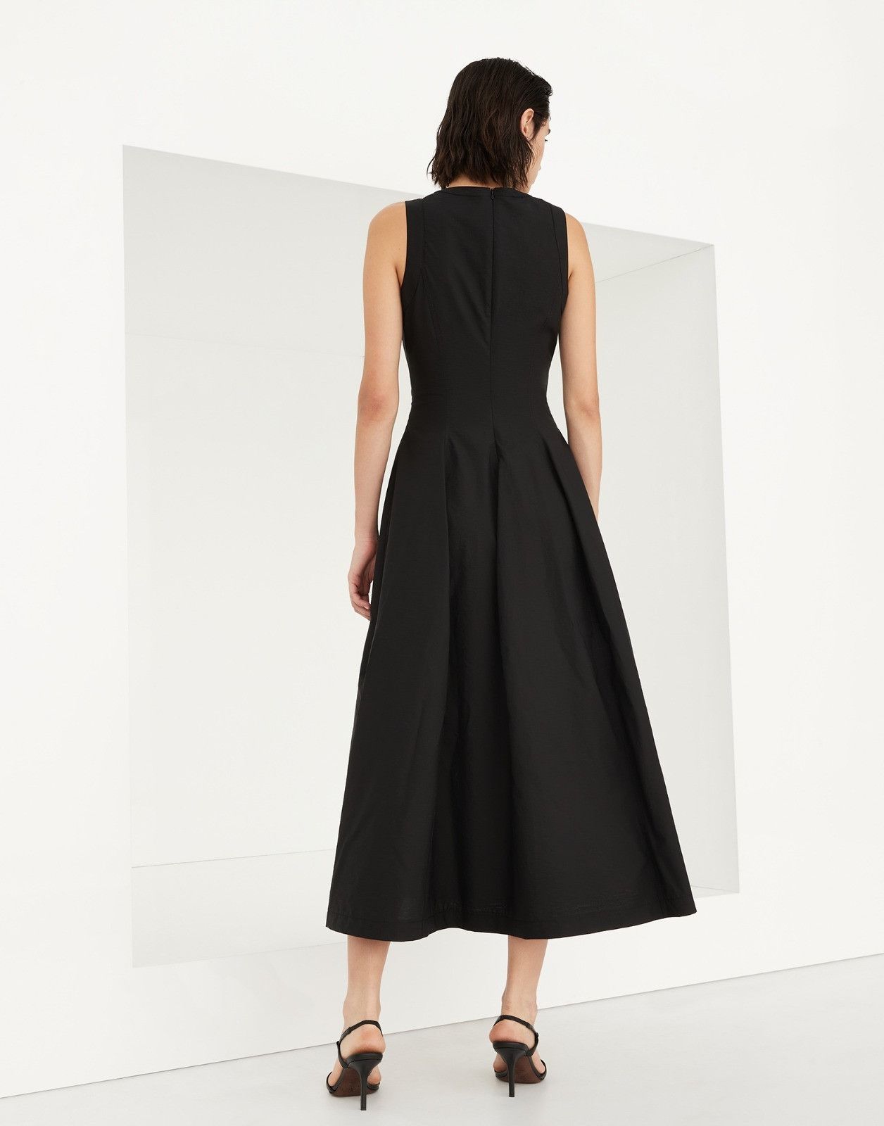 Brunello Cucinelli o1la1rc1a0425 Dress Embroidery in Black Size XL / US 12-14 / IT 48-50 - 2 Thumbnail