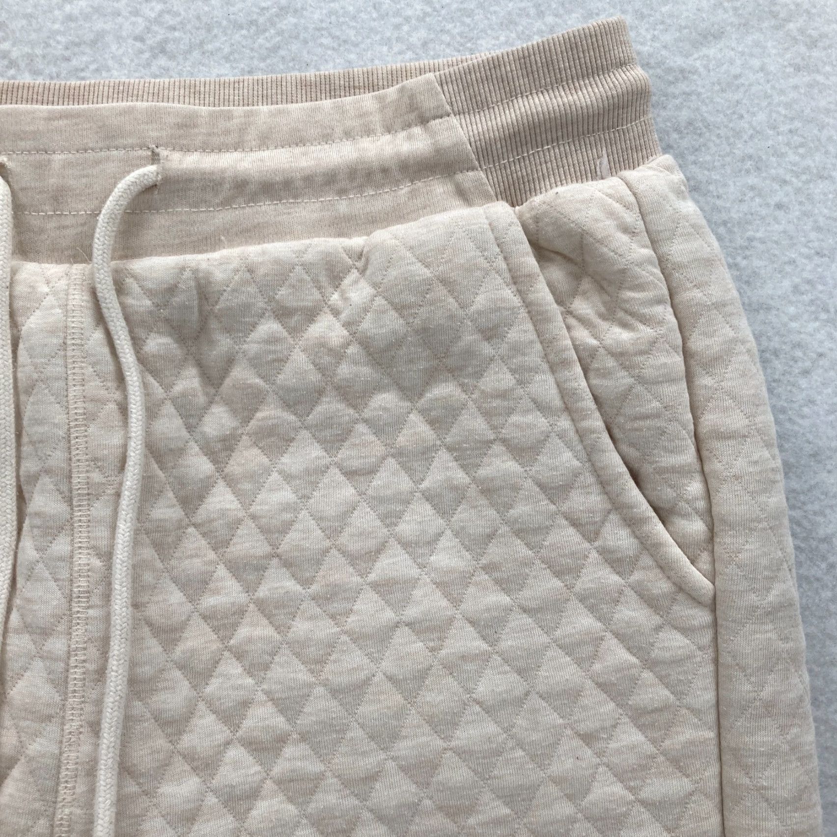 Marine Layer Marine Layer Women's Small Beige Quilted Jogger Pants Drawstring Tapered Size 28" / US 6 / IT 42 - 3 Thumbnail
