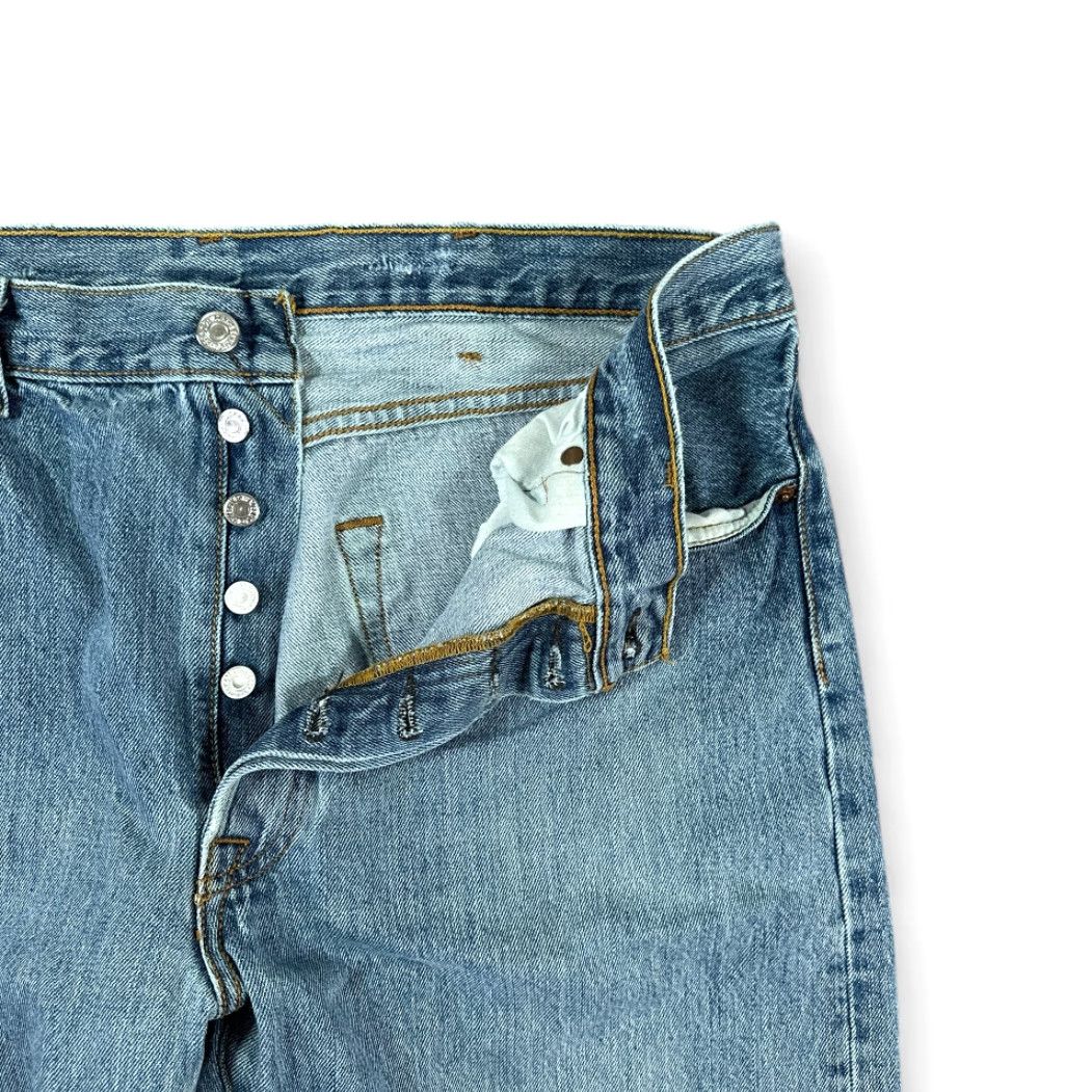 Levi's Levis 501 Jeans Mens 36x30 Blue Light Wash Straight Button Fly Cotton 38x30 Tag Size US 36 / EU 52 - 4 Thumbnail