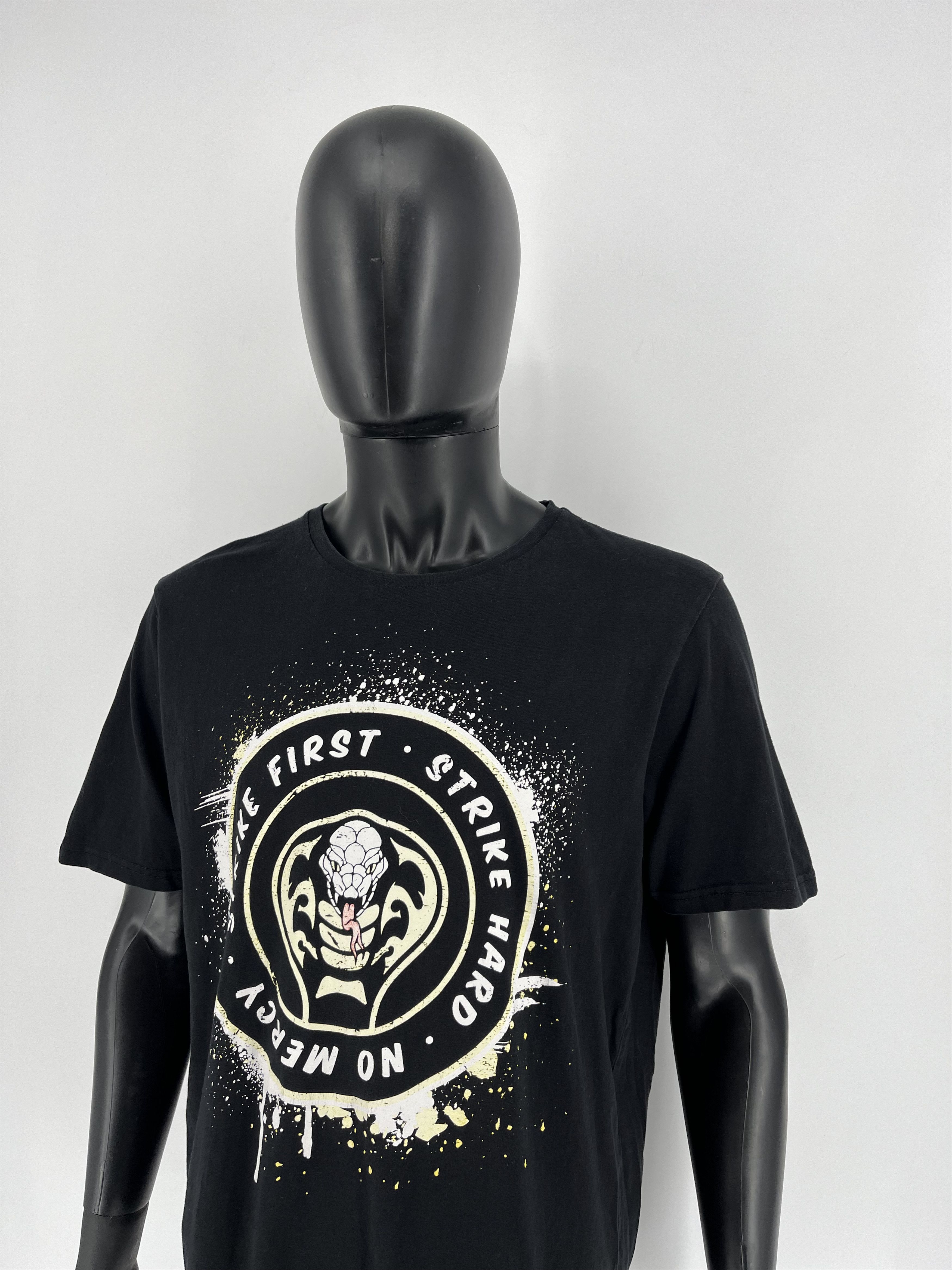 Universal Studios Vintage Cobra Kai The Karate Kids Movie Tv Series Tee Size US XL / EU 56 / 4 - 4 Thumbnail