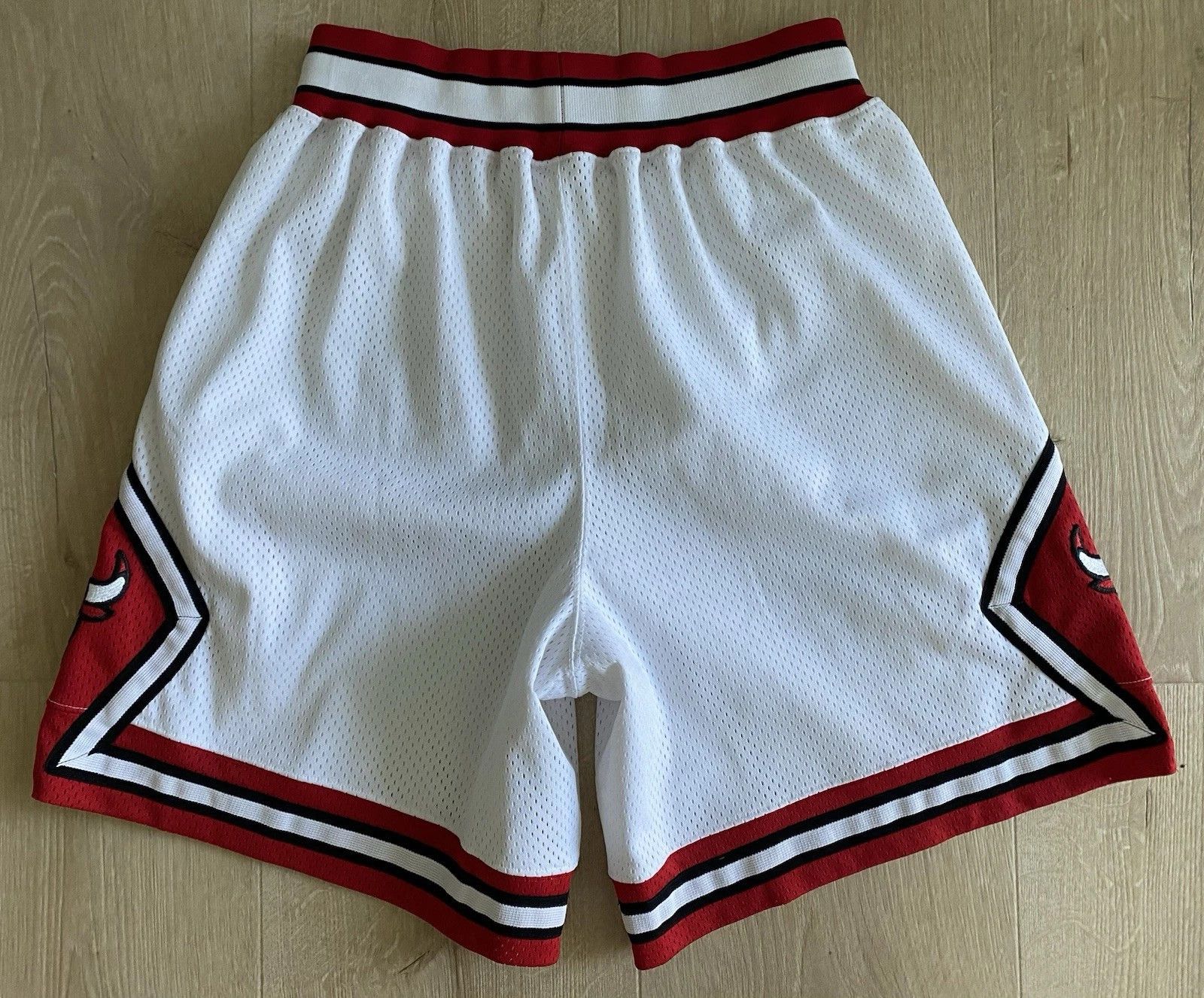 Nike Vintage 90s NIKE CHICAGO BULLS NBA Authentics Home Shorts Size US 34 / EU 50 - 2 Thumbnail