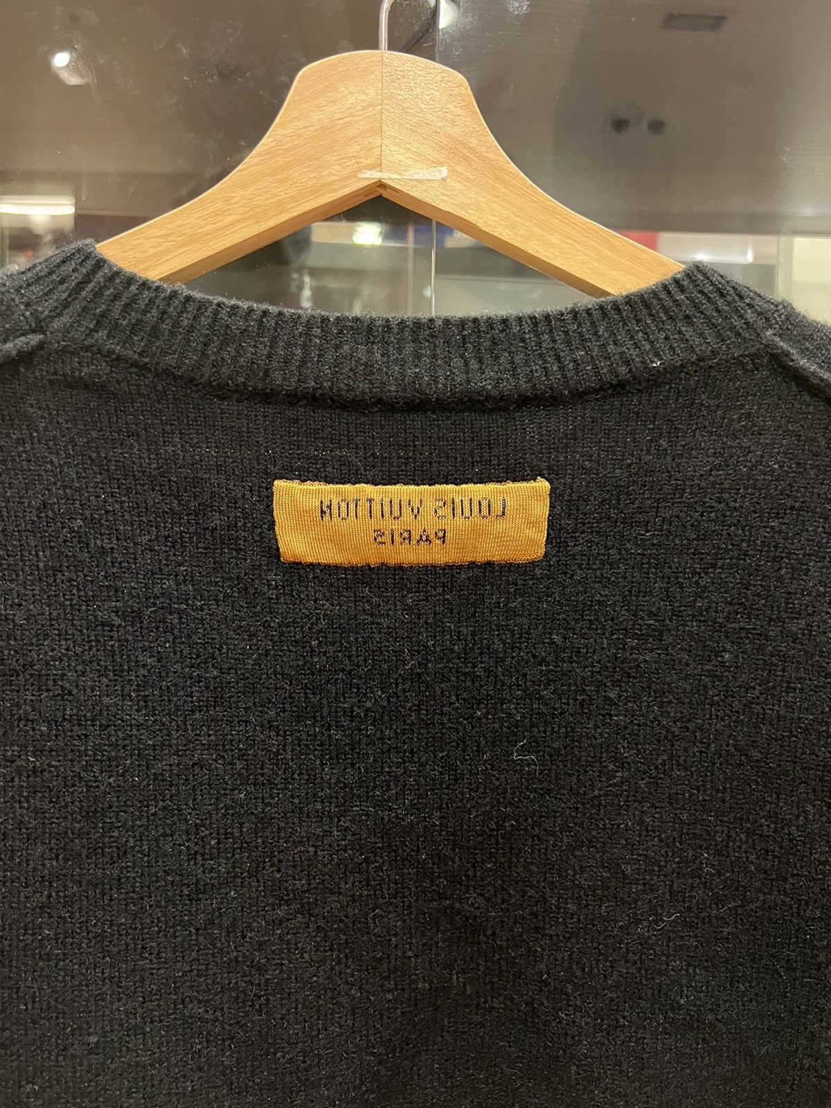 Louis Vuitton Louis Vuitton Cashmere Knit Cuff Logo Sweater black white Size US XL / EU 56 / 4 - 10 Thumbnail