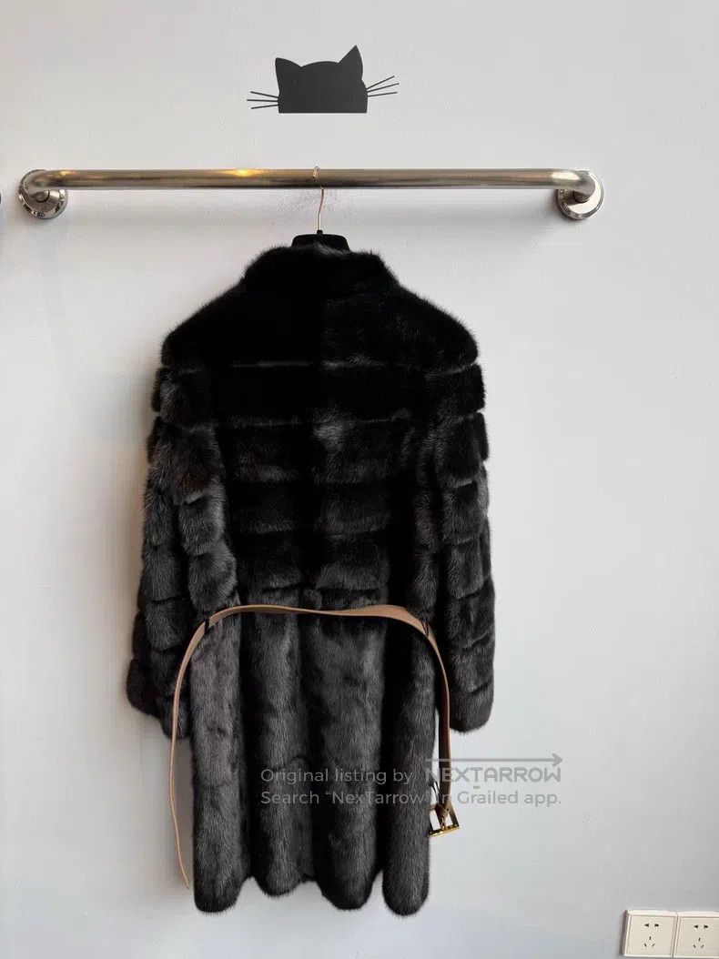 Fendi Fendi Mink coat with black belt style Size M / US 6-8 / IT 42-44 - 2 Thumbnail