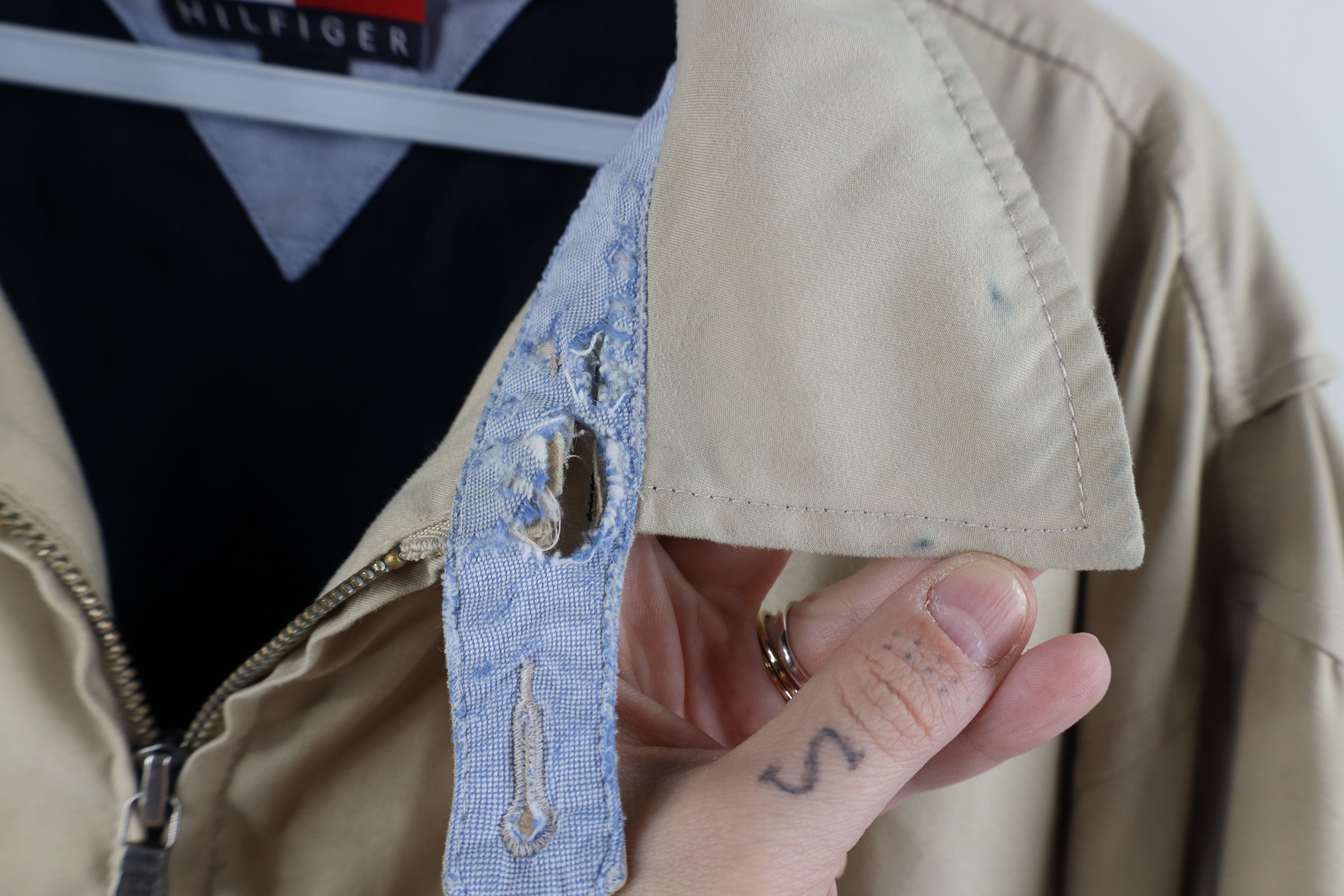 Tommy Hilfiger × Vintage Vintage 90s Tommy Hilfiger Microfiber Bomber Jacket Beige Size US L / EU 52-54 / 3 - 5 Thumbnail