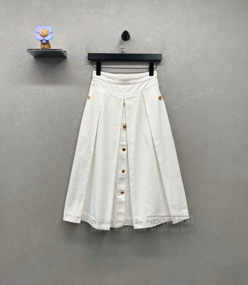 Gucci Gucci White button half-length skirt Size 24" / US 00 / IT 34 - 1 Thumbnail
