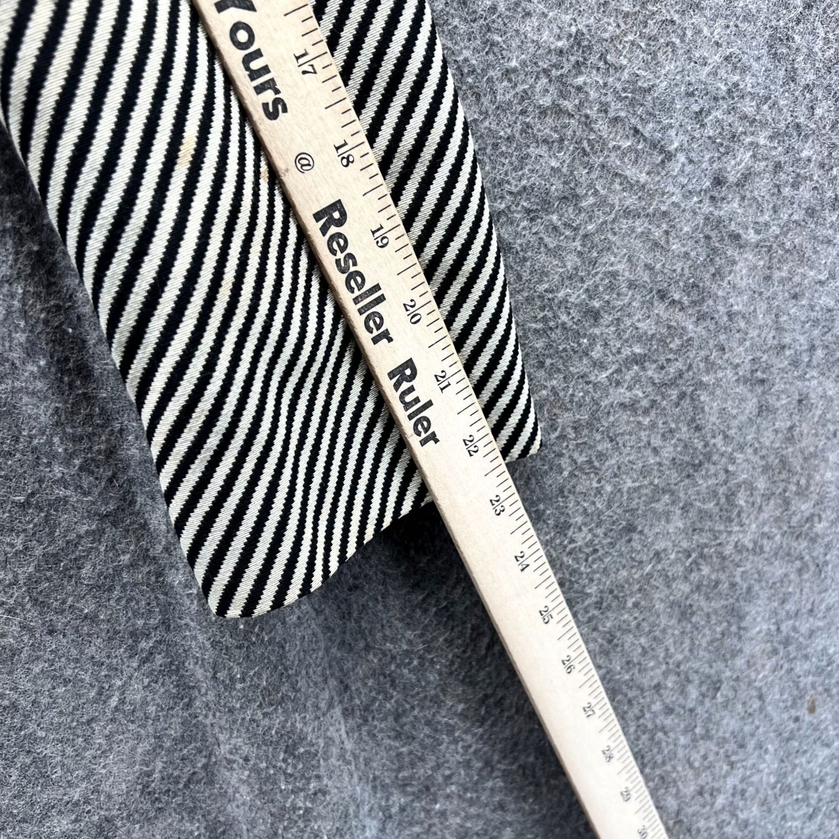 Giorgio Armani VINTAGE Giorgio Armani Blazer Womens 32 Black Beige Striped Wool Made in Italy Jacket Size XXS / US 00 / IT 34 - 4 Thumbnail