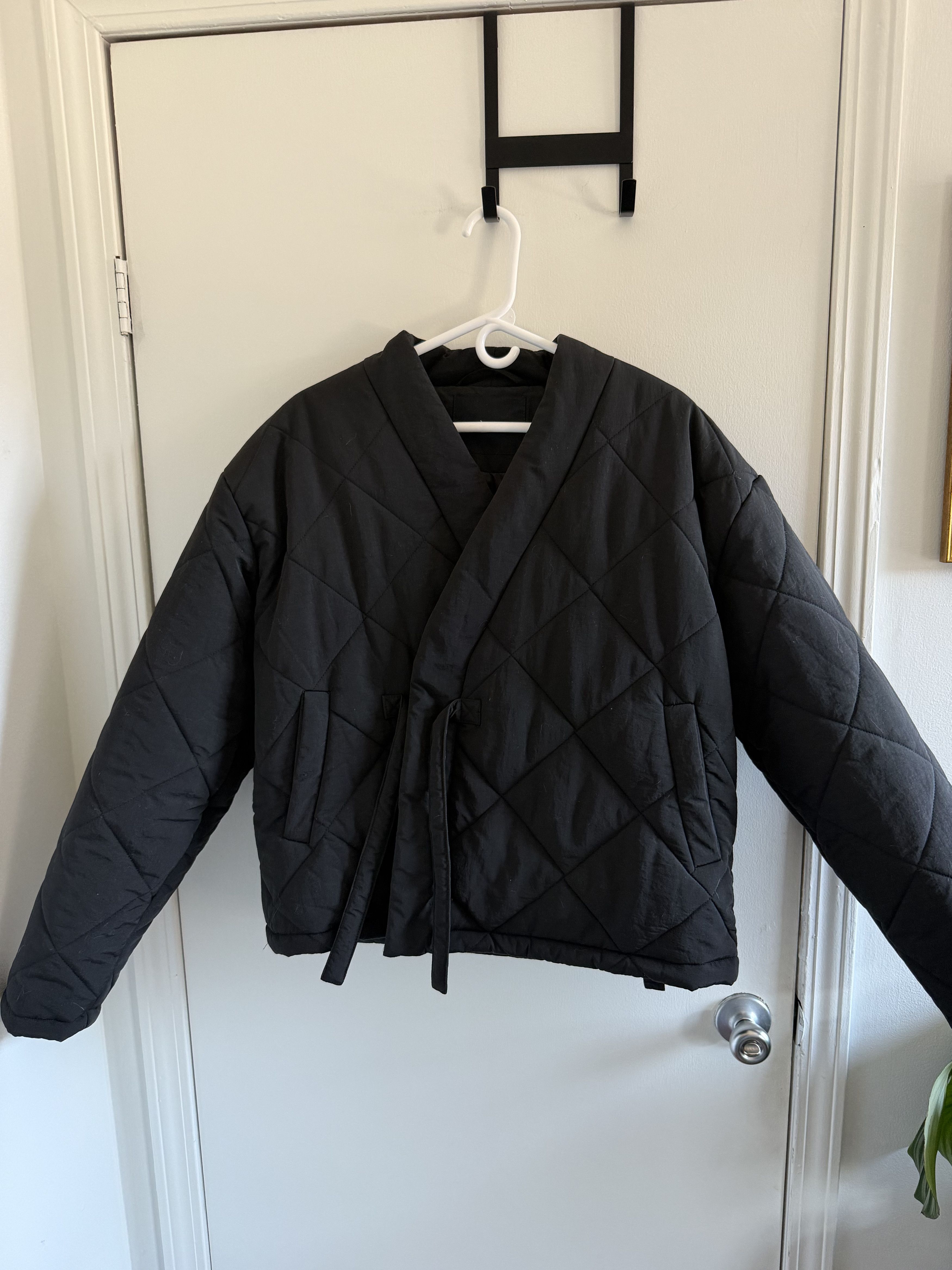 Maniere De Vior Emil Kimono Wrap Black Puffer Jacket Sz m Size US M / EU 48-50 / 2 - 1 Thumbnail