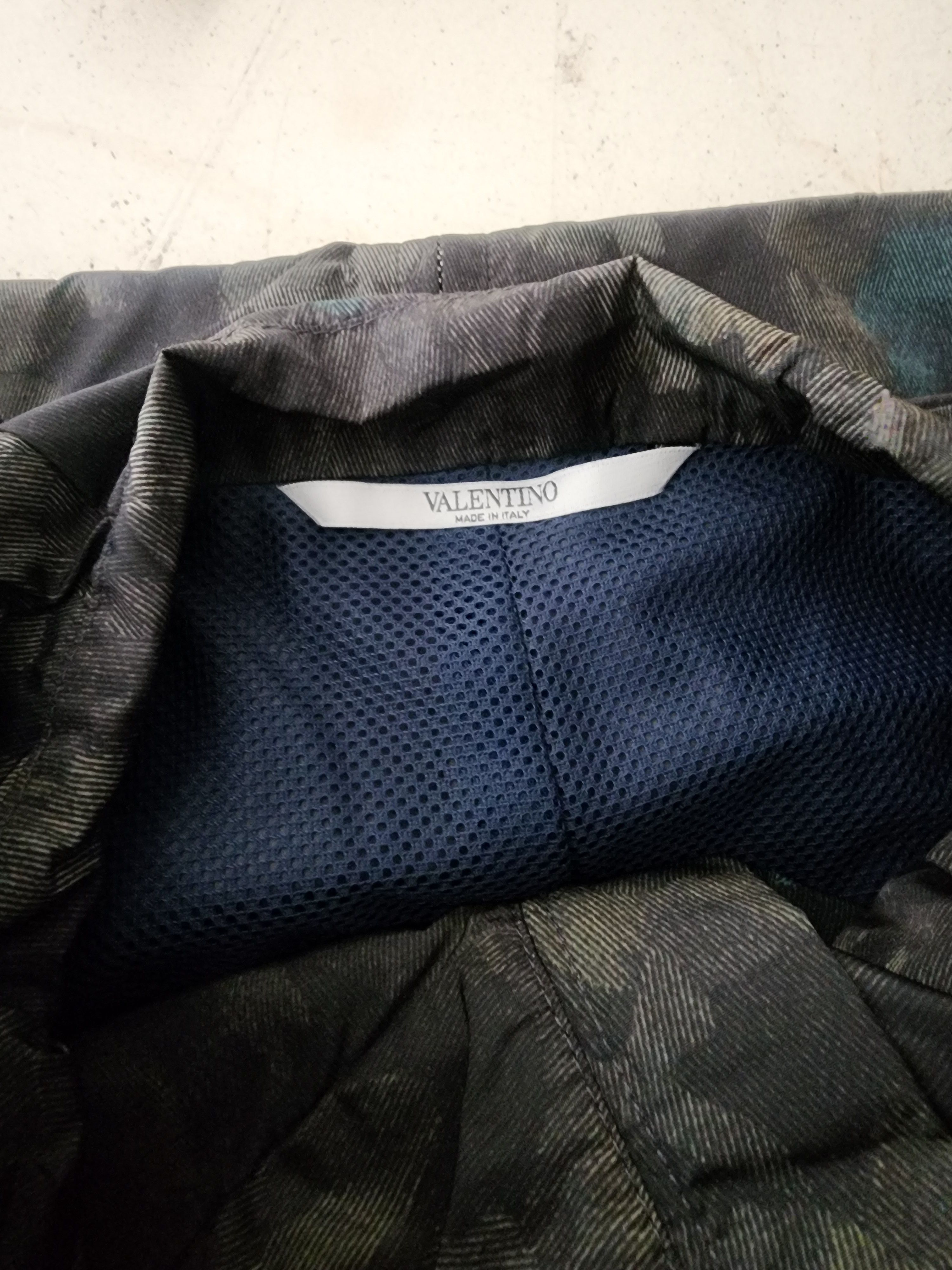 Valentino Valentino camo windbreaker L - Fashionella Size US L / EU 52-54 / 3 - 10 Thumbnail