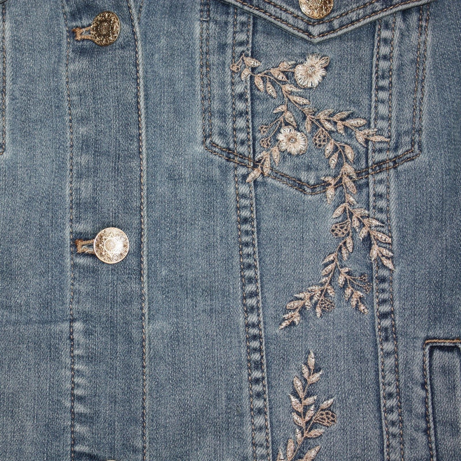 White House Black Market Embroidered Blue Denim Jean Jacket in size M Size M / US 6-8 / IT 42-44 - 7 Thumbnail