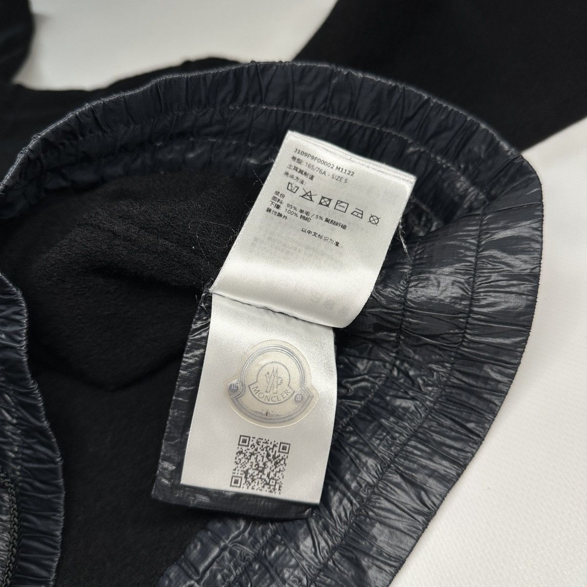 Moncler Moncler Turtleneck Sweater Drawstring Patch Size S Size S / US 4 / IT 40 - 14 Thumbnail