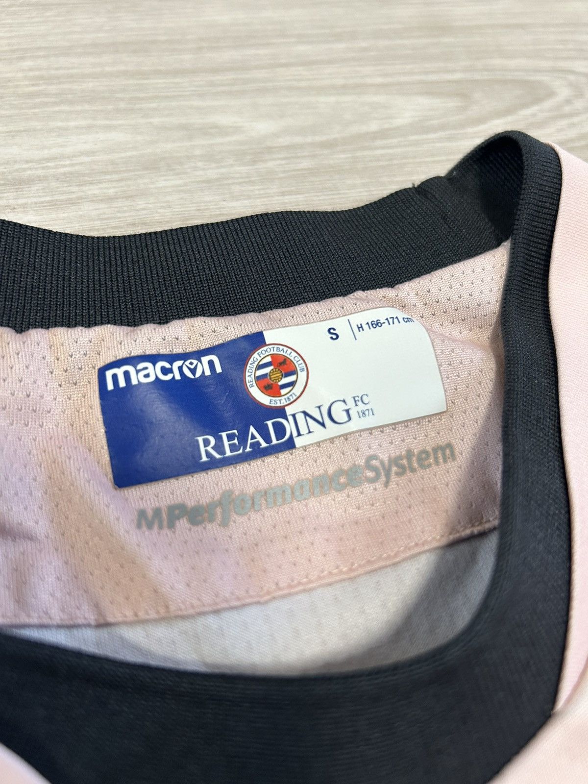 Macron BNWT Reading 2022/2023 England Rare Away Soccer Jersey Size US S / EU 44-46 / 1 - 5 Thumbnail