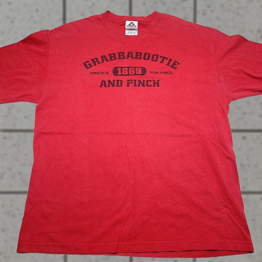 AAA VINTAGE Grababootie And Pinch Graphic Red T-Shirt Humor XL Unisex Adults Short Sleeve Regular Size XL Mens Womens Boys Girls Size US XL / EU 56 / 4 - 1 Thumbnail