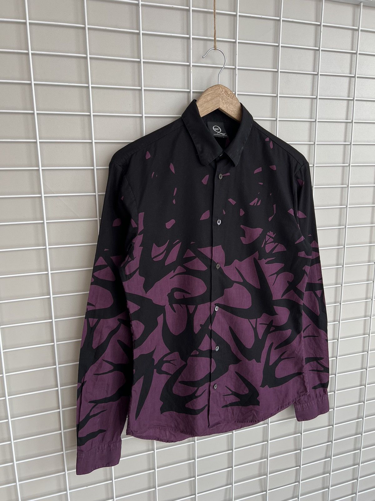 Alexander McQueen Alexander McQueen Swallow Bard Button Shirt Size IT46 or S Size US S / EU 44-46 / 1 - 5 Thumbnail