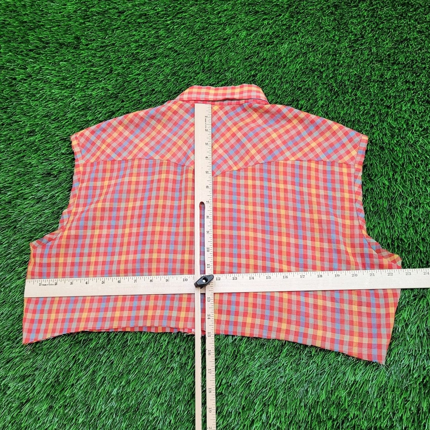 Wrangler VINTAGE Wrangler Cropped Snap Shirt Womens Large 22x15 Red Cotton Polyester Plaid 80s Western Snap Button-Up Casual Mens Womens Boys Girls Size L / US 10 / IT 46 - 5 Thumbnail