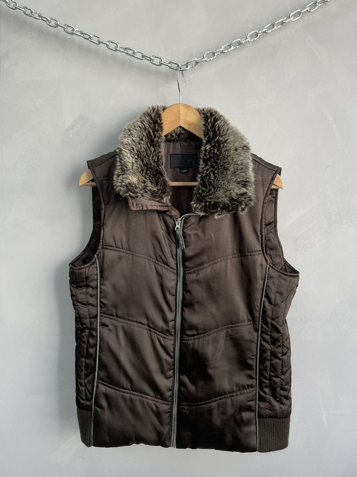 Le Grande Bleu (L.G.B.) nylon ifsixwasnine style fur collar 90s nylon vest jacjet Size US L / EU 52-54 / 3 - 1 Thumbnail