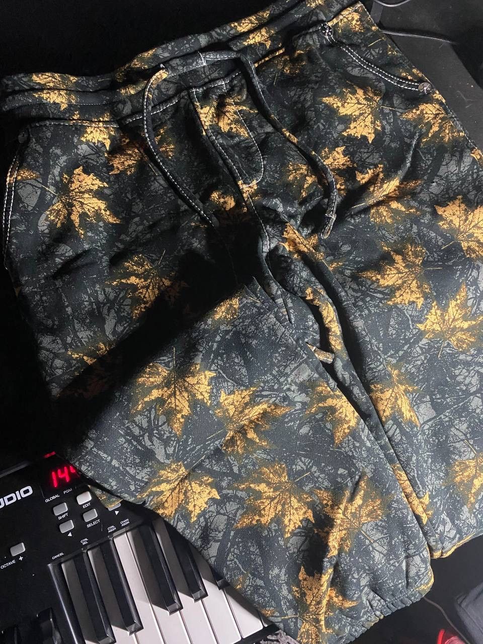 True Religion True Religion Big T Leaf Jogger Size US 34 / EU 50 - 2 Thumbnail