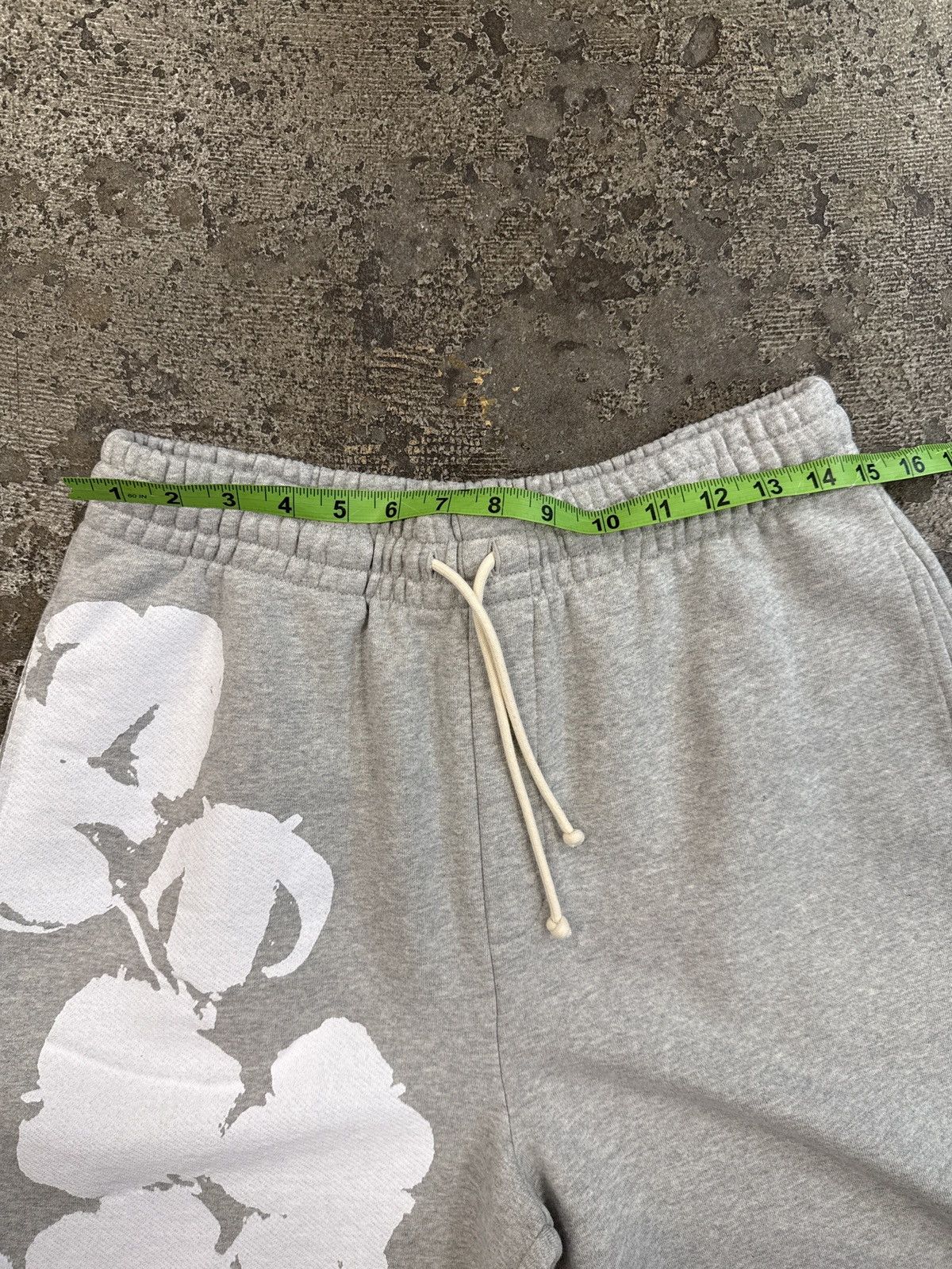DENIM TEARS Denim Tears Big Cotton Wreath Sweat Shorts Size US 30 / EU 46 - 5 Thumbnail