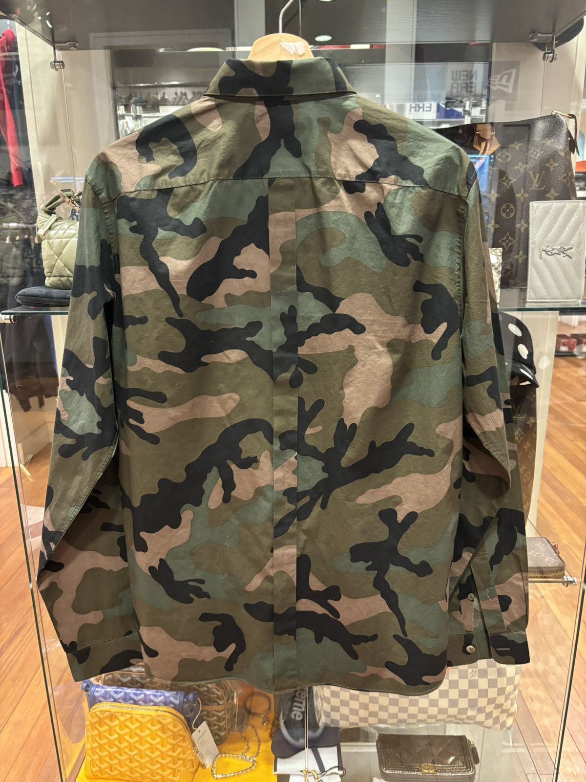 Valentino Valentino Camo Button Up Shirt Size US M / EU 48-50 / 2 - 2 Thumbnail