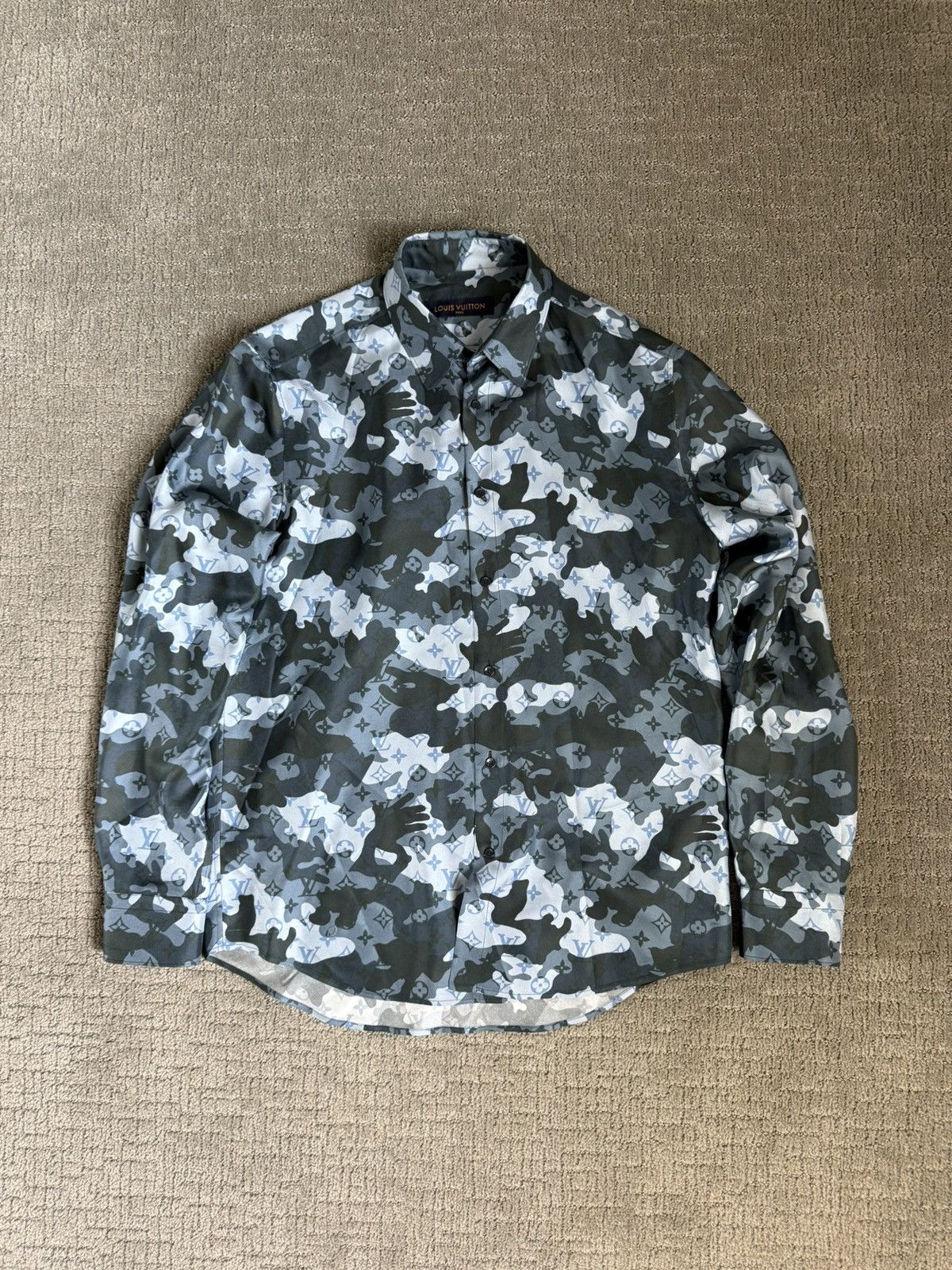 Louis Vuitton MONOGRAM SILK BLUE CAMO BUTTON UP SHIRT Size US XL / EU 56 / 4 - 1 Thumbnail