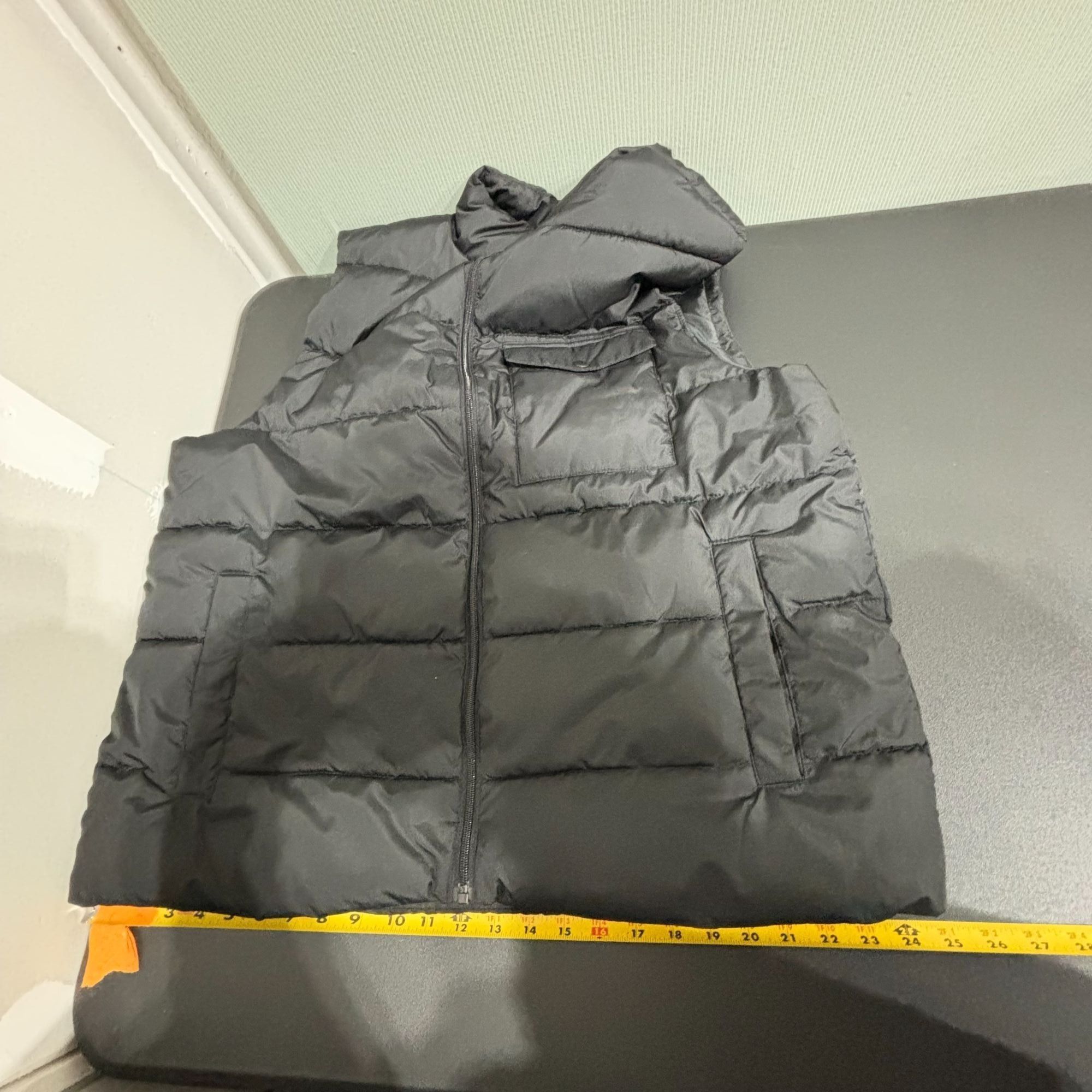 Old Navy Old Navy Men's XL Black Puffer Vest Made with Recycled Mater Size US XL / EU 56 / 4 - 3 Thumbnail
