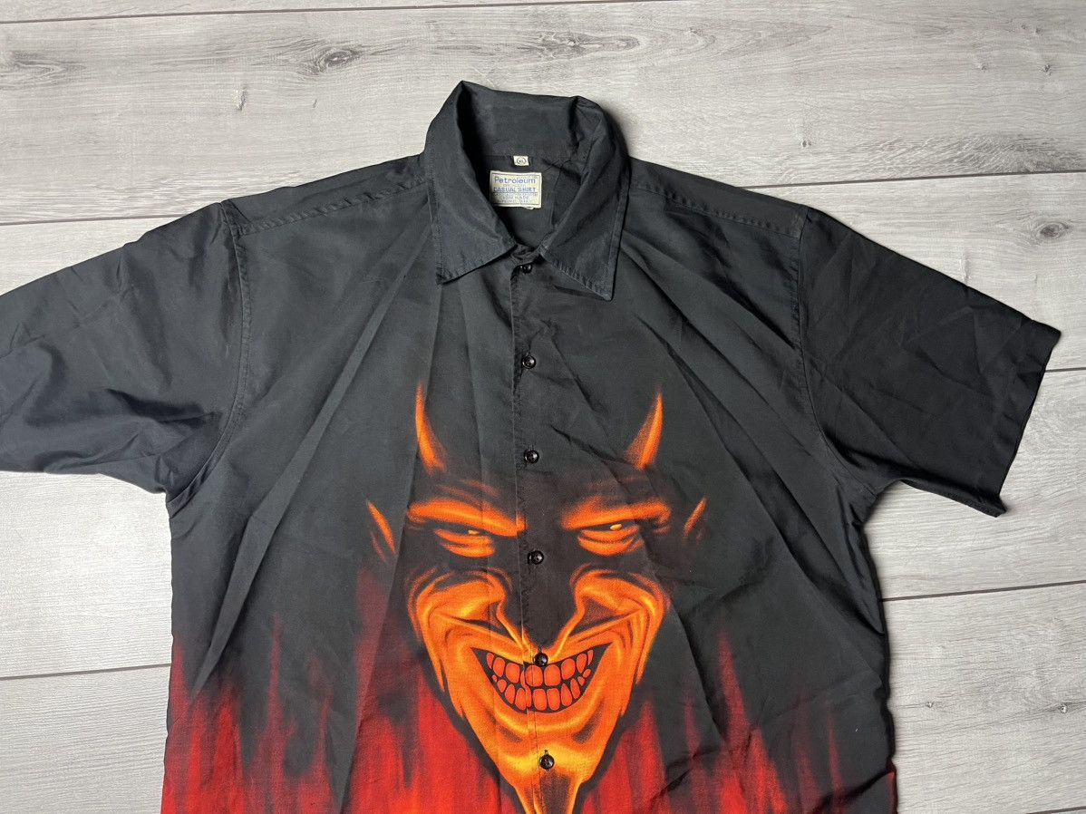 Band Tees red devil satana shirt Hawaiian size XLarge Size US XL / EU 56 / 4 - 3 Thumbnail