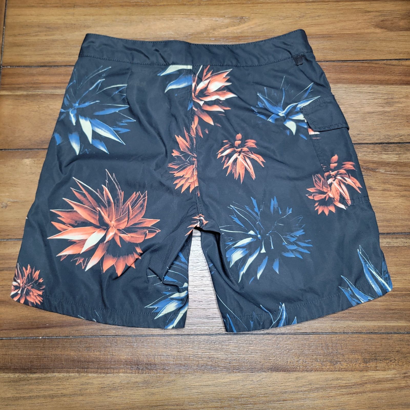 Vans VANS Black w/ Spike Floral Board Shorts - Size 28 Size US 28 / EU 44 - 3 Thumbnail
