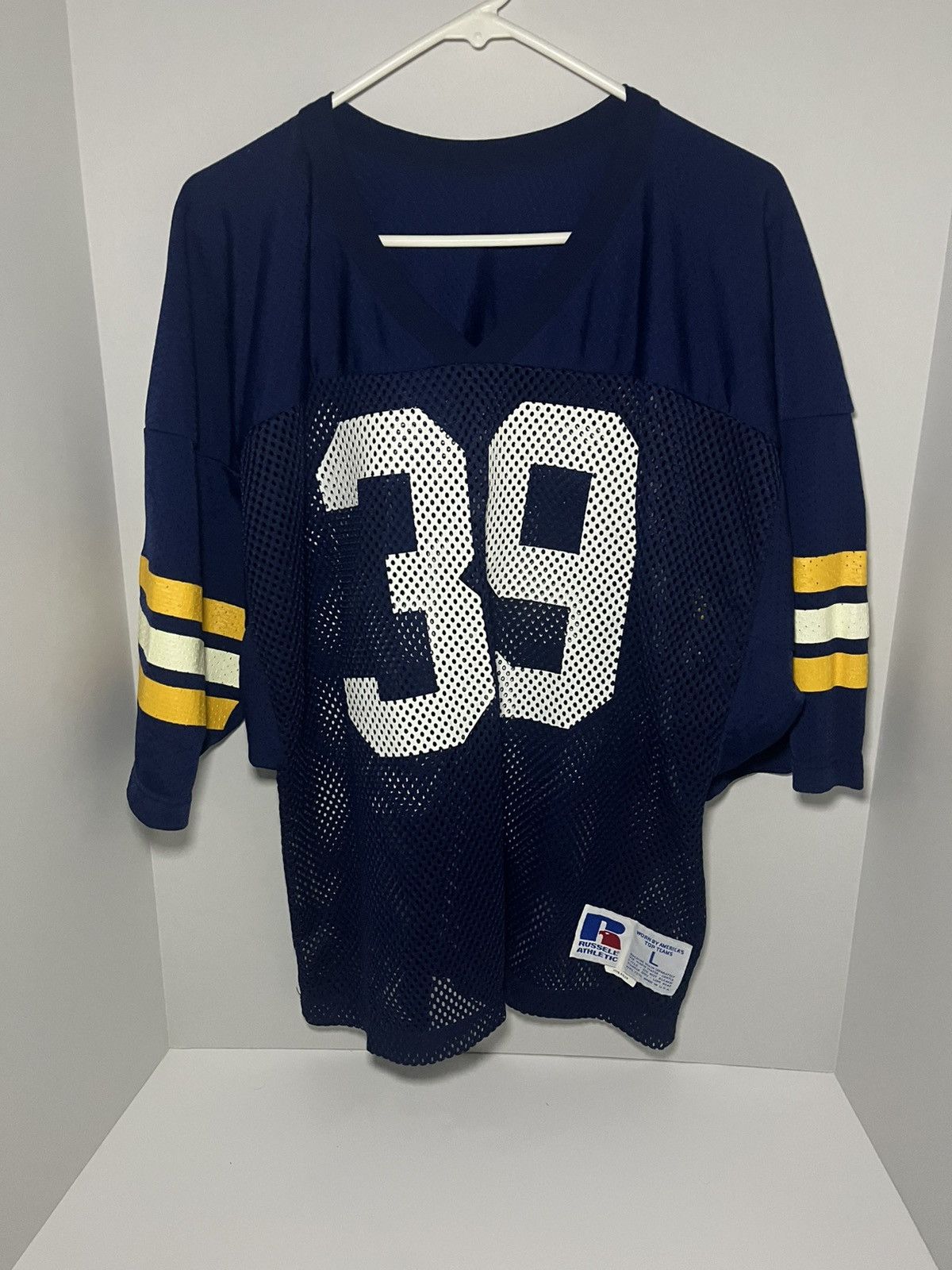 Russell Athletic Vintage Russell athletics Jersey Navy and Yellow size L Size US L / EU 52-54 / 3 - 1 Thumbnail
