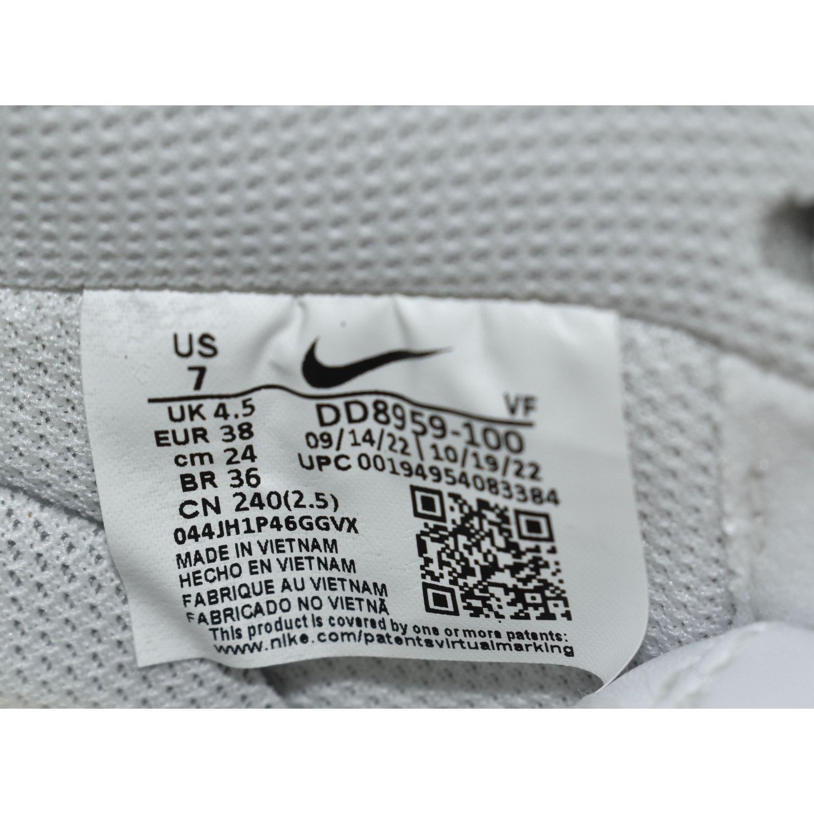 Nike NWOB NIKE AIR FORCE 1 Low Triple White Sneaker Shoes US 7 Size US 7 / IT 37 - 7 Thumbnail
