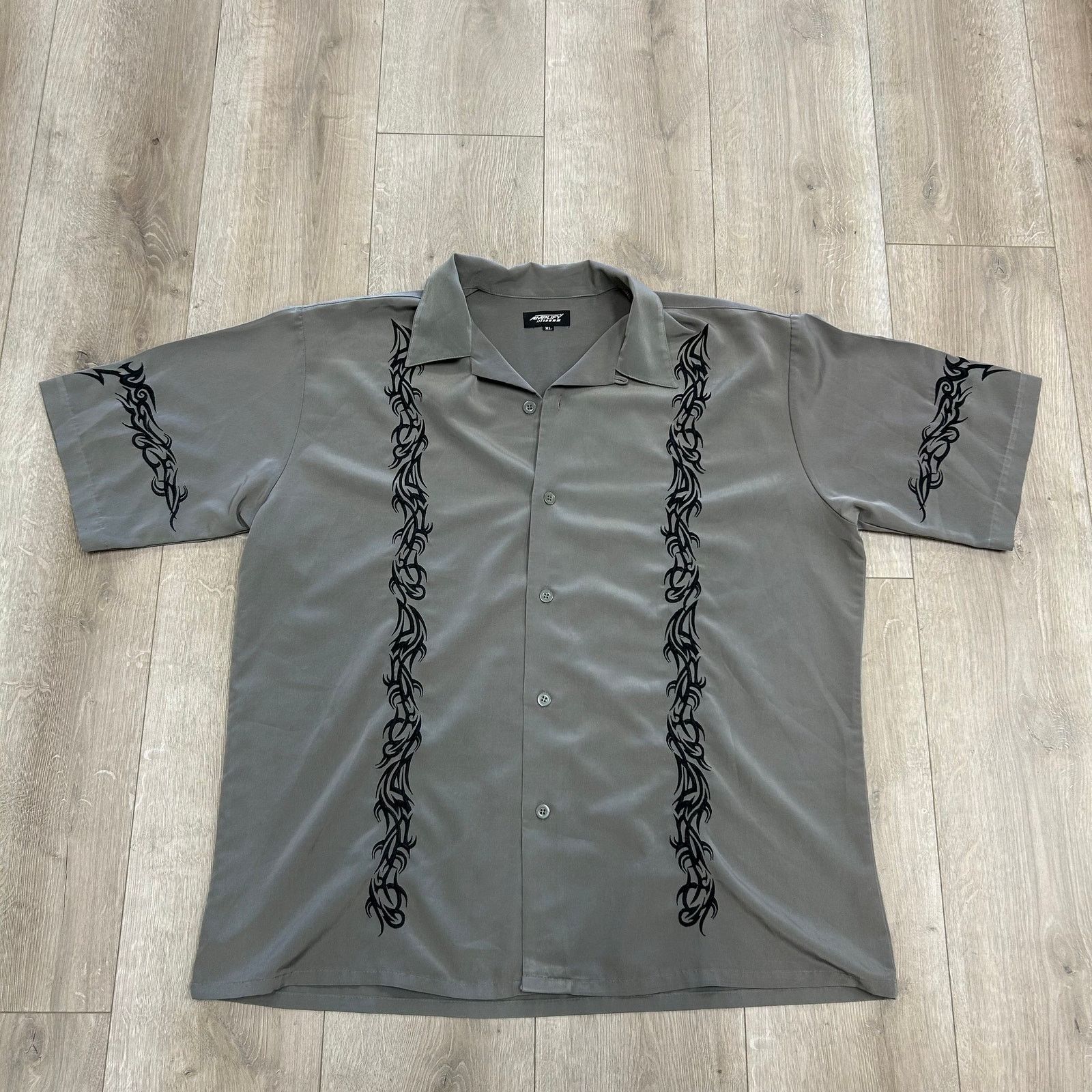 Vintage Vintage Y2K Vine Tattoo Art Button Up Shirt Gray Black XL Size US XL / EU 56 / 4 - 1 Thumbnail