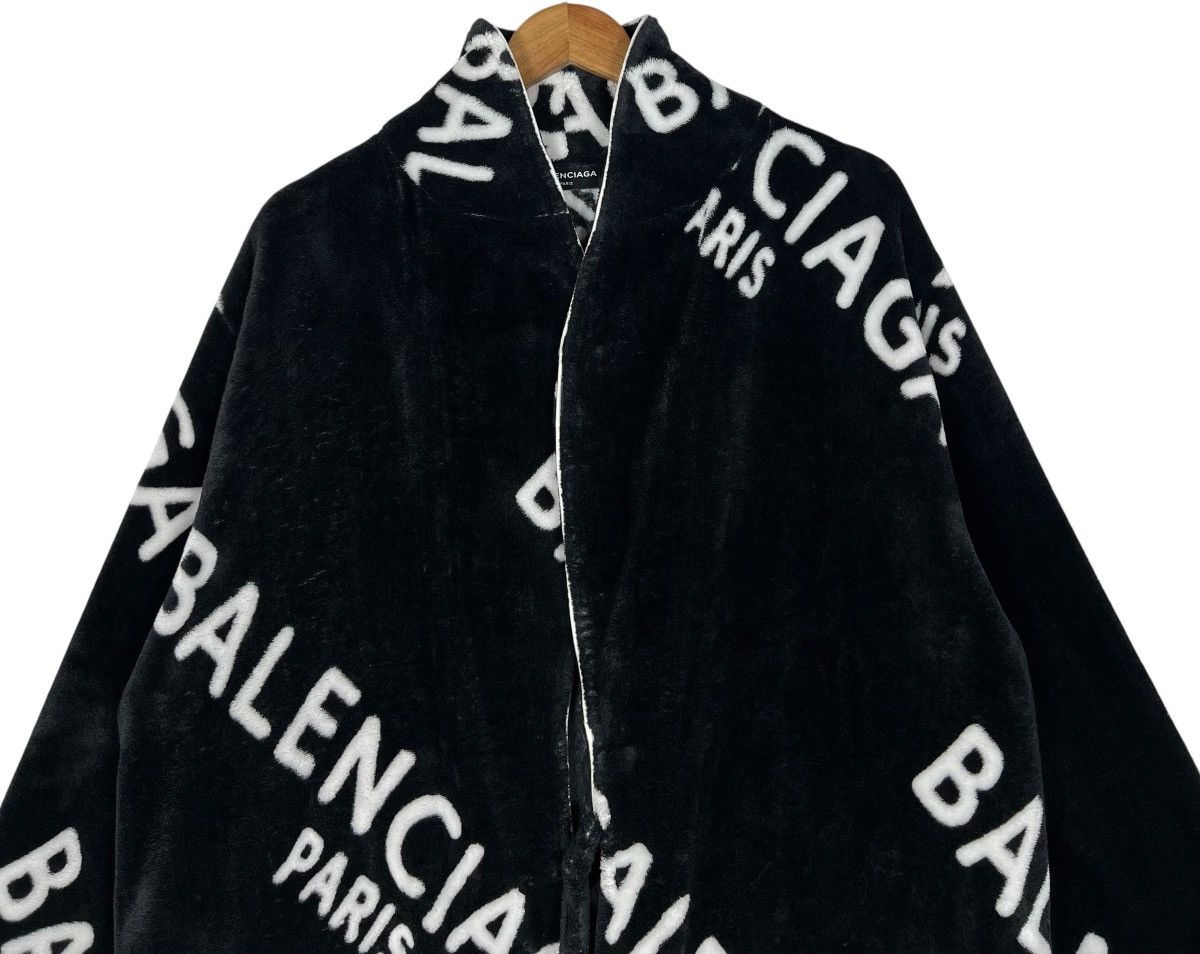 Balenciaga Balenciaga Oversized Logo Faux Fur Sherpa Coat Size US L / EU 52-54 / 3 - 4 Thumbnail