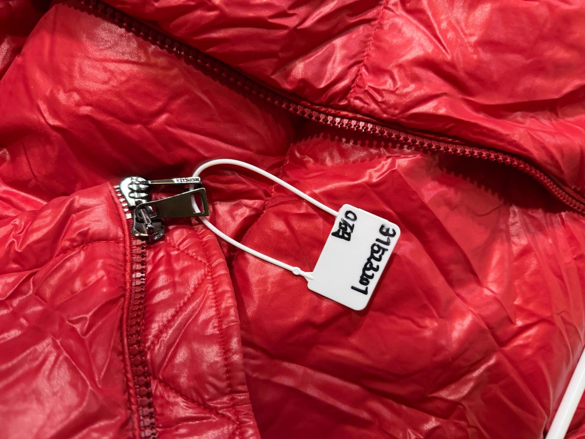 Moncler Moncler Chouelle Wmns Red/Black Logo Oversized Size XS / US 0-2 / IT 36-38 - 5 Thumbnail