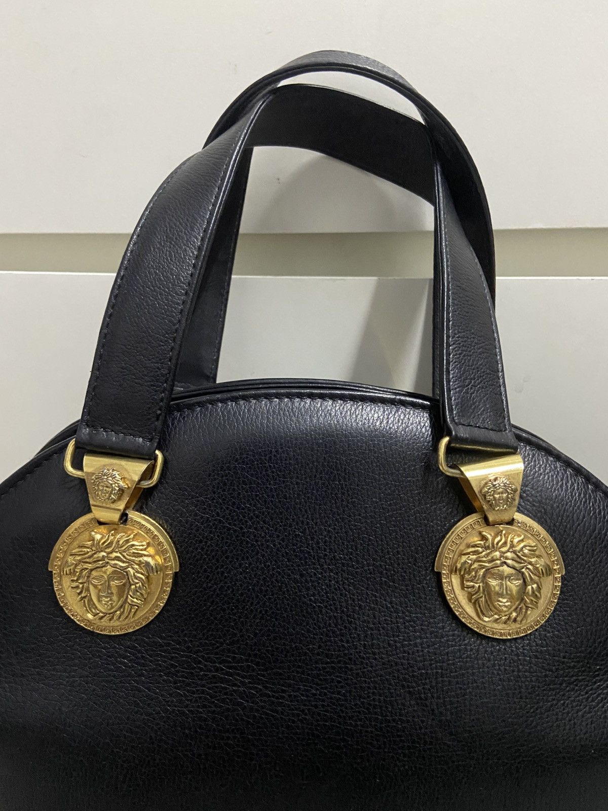Versace GIANNI VERSACE Black Leather Handbag With gold La Medusa Bag Size ONE SIZE - 5 Thumbnail