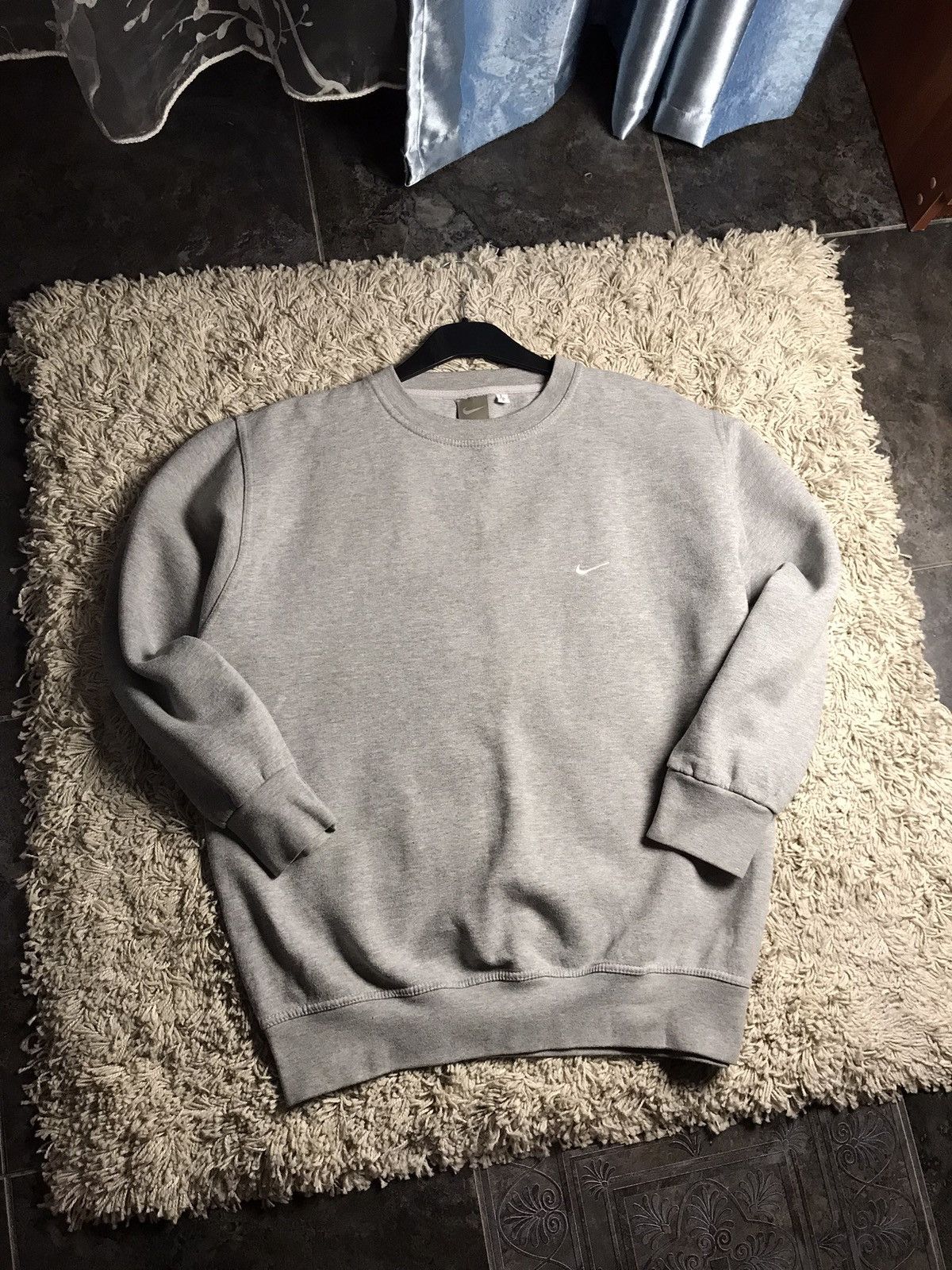 Nike × Vintage Vintage Nike Grey small swoosh crewneck sweatshirt Size US L / EU 52-54 / 3 - 1 Thumbnail