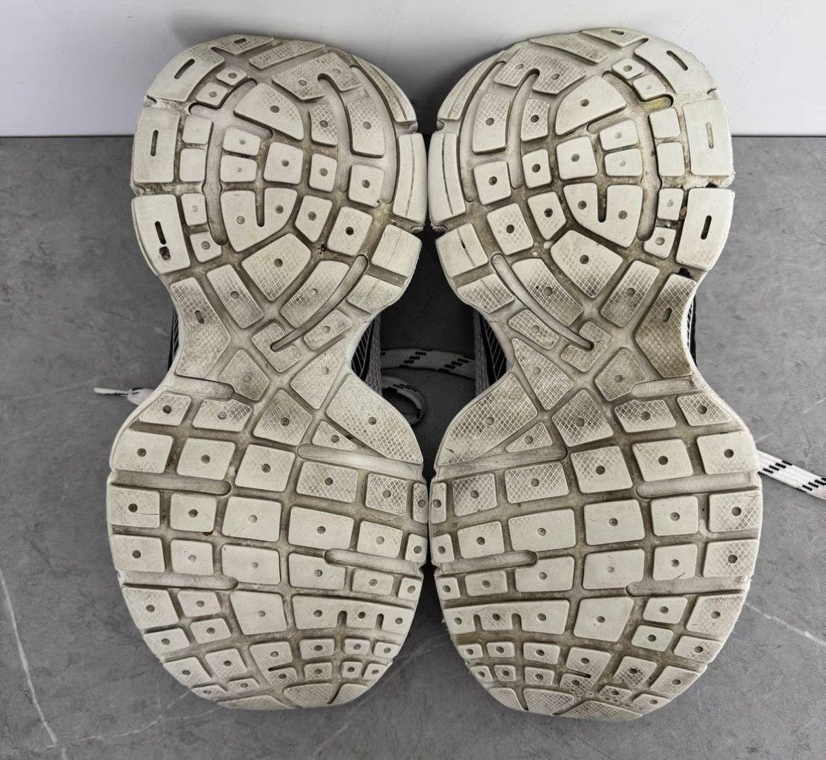Balenciaga Balenciaga Colorway Distressed Dad Sneakers Size US 9.5 / EU 42-43 - 4 Thumbnail