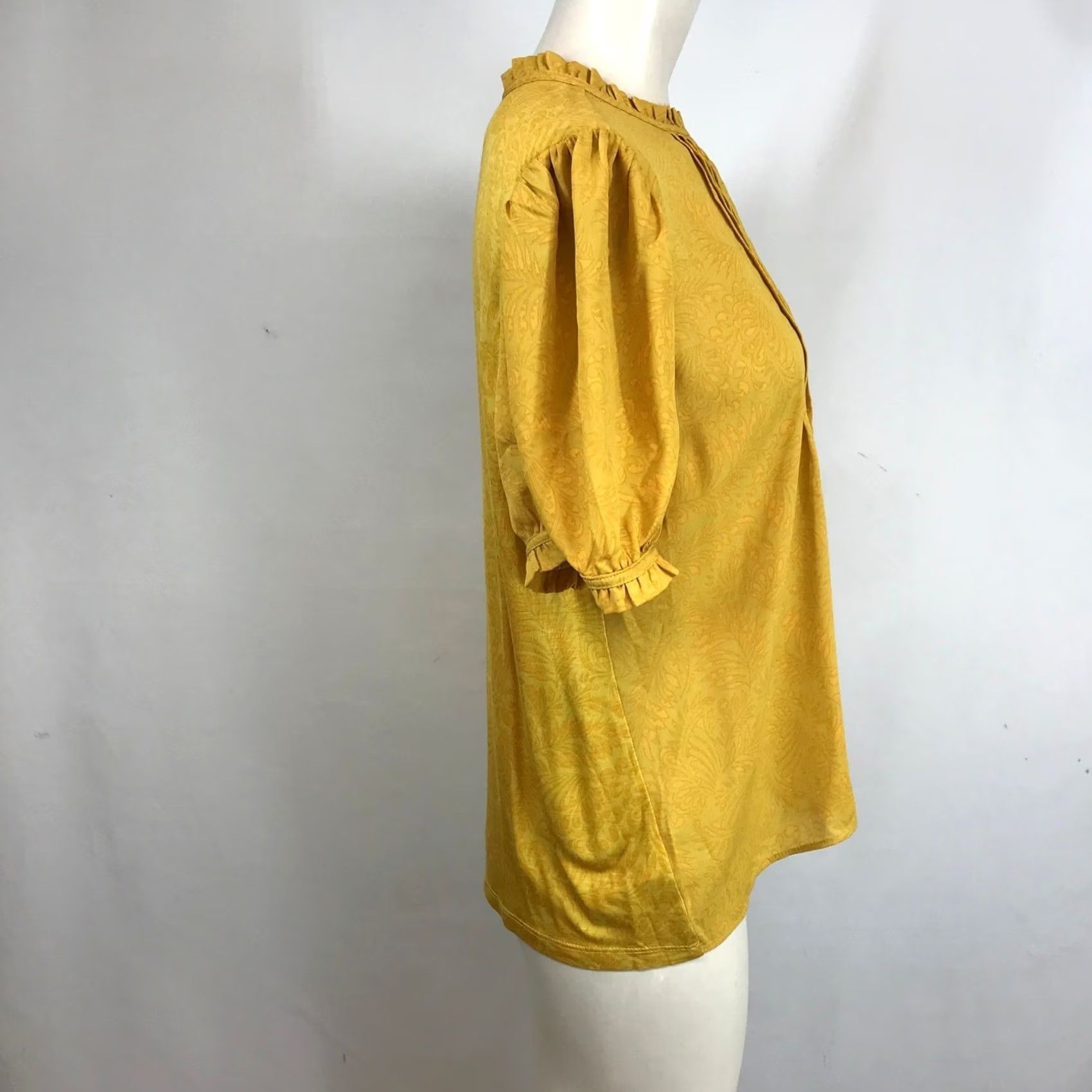 Loft VINTAGE LOFT? No, LOFT Petites Yellow Paisley Jacquard Pintuck Ruffle Neck Puff Sleeve Blouse PS Petites Women Blouse Yellow Paisley Jacquard Size S / US 4 / IT 40 - 4 Thumbnail