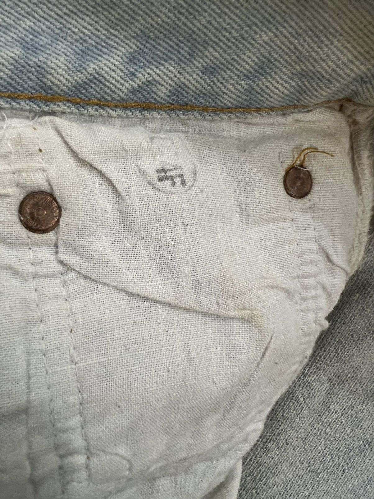 Vintage Vintage 90’s Trashed Levis 501 Non Selvedge Button 501 Denim Size US 32 / EU 48 - 11 Thumbnail