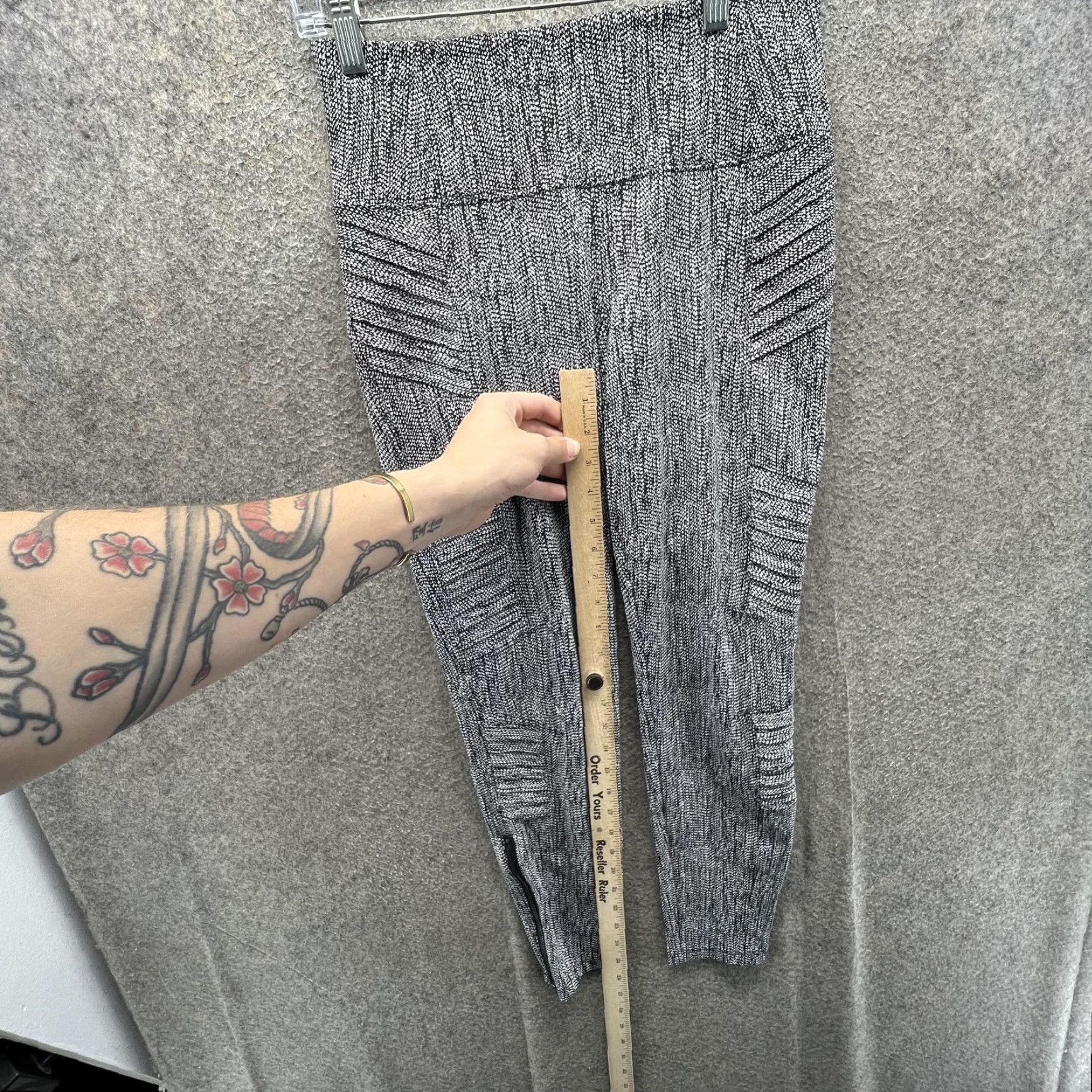 Athleta Athleta Leggings Womens Small Gray Textured Knit Ankle Zip High Rise Yoga Pants Size 28" / US 6 / IT 42 - 2 Thumbnail