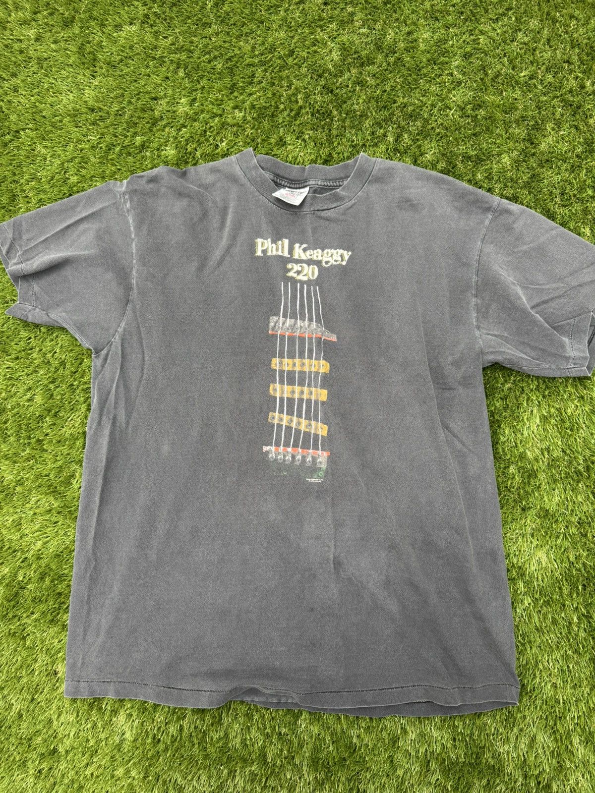 Vintage VINTAGE Phil Keggy 220 T-Shirt - USED Size US XL / EU 56 / 4 - 1 Thumbnail