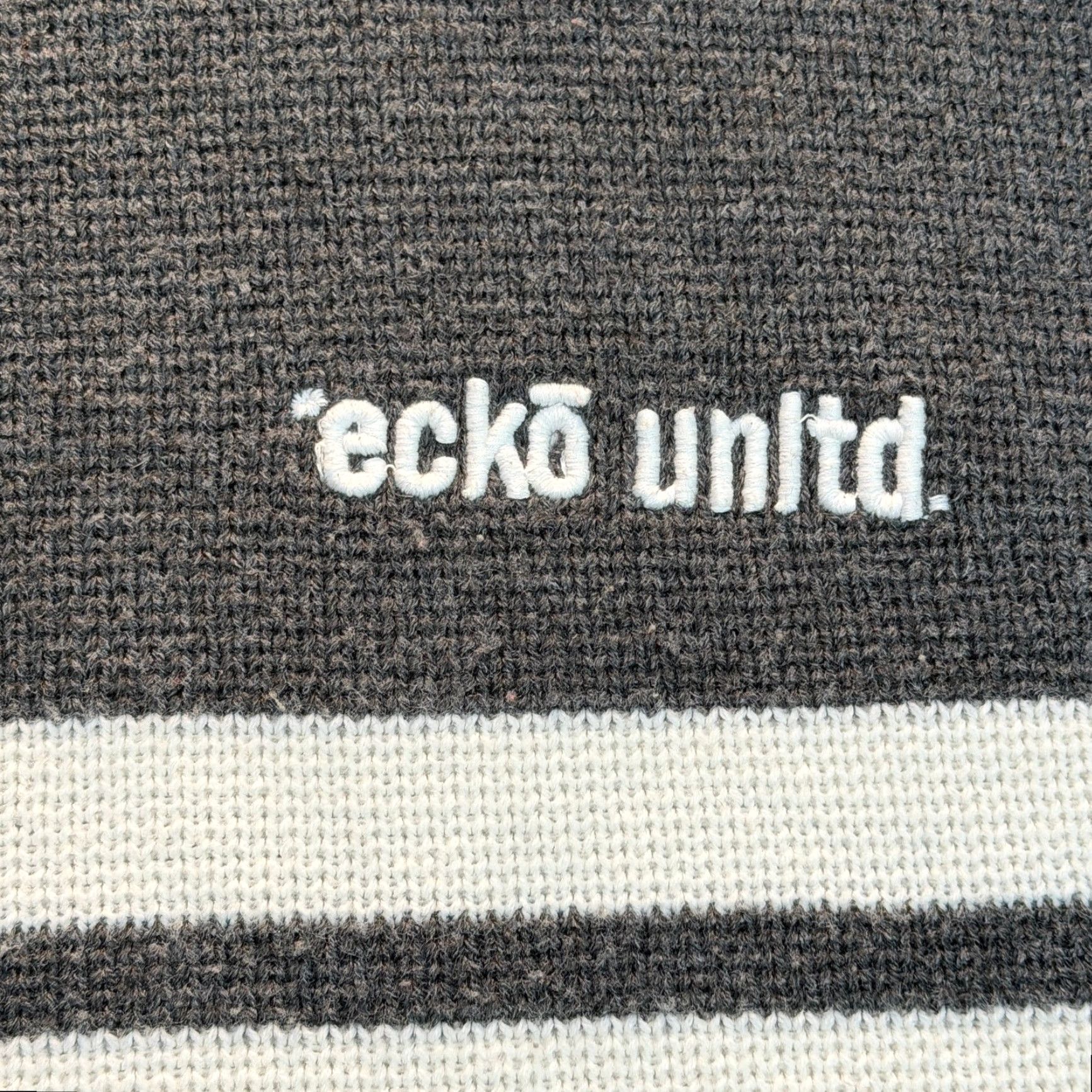 Ecko Unltd. VINTAGE Ecko Unltd. Sweater Mens XL Gray Red Striped Acrylic Crewneck Y2K Knit Shirt Size US L / EU 52-54 / 3 - 3 Thumbnail