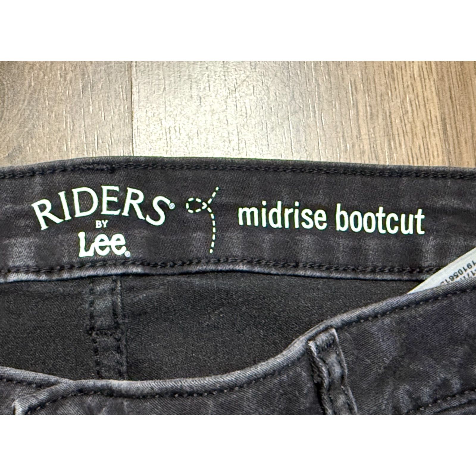 Lee Riders by Lee Jeans Women's Size 18M Black Mid Rise Bootcut 41" Length Denim Jeans Regular 5-Pocket Size 25" / US 0 / IT 36 - 4 Thumbnail