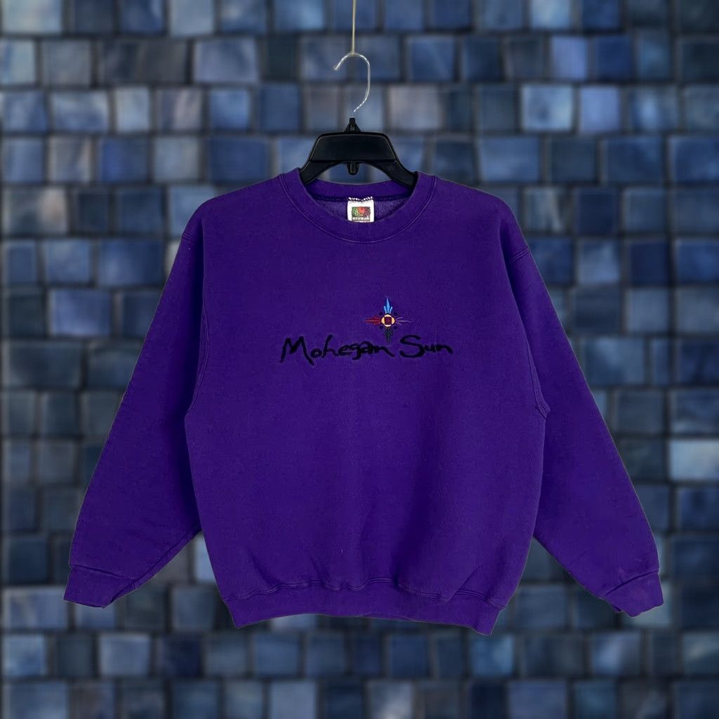 Fruit Of The Loom VINTAGE Fruit Of The Loom Mohegan Sun Sweatshirt Womens M Purple Casino Embroidered Logo Crew Neck Pullover Heavyweight Preshrunk Cotton/Polyester Size M / US 6-8 / IT 42-44 - 1 Thumbnail