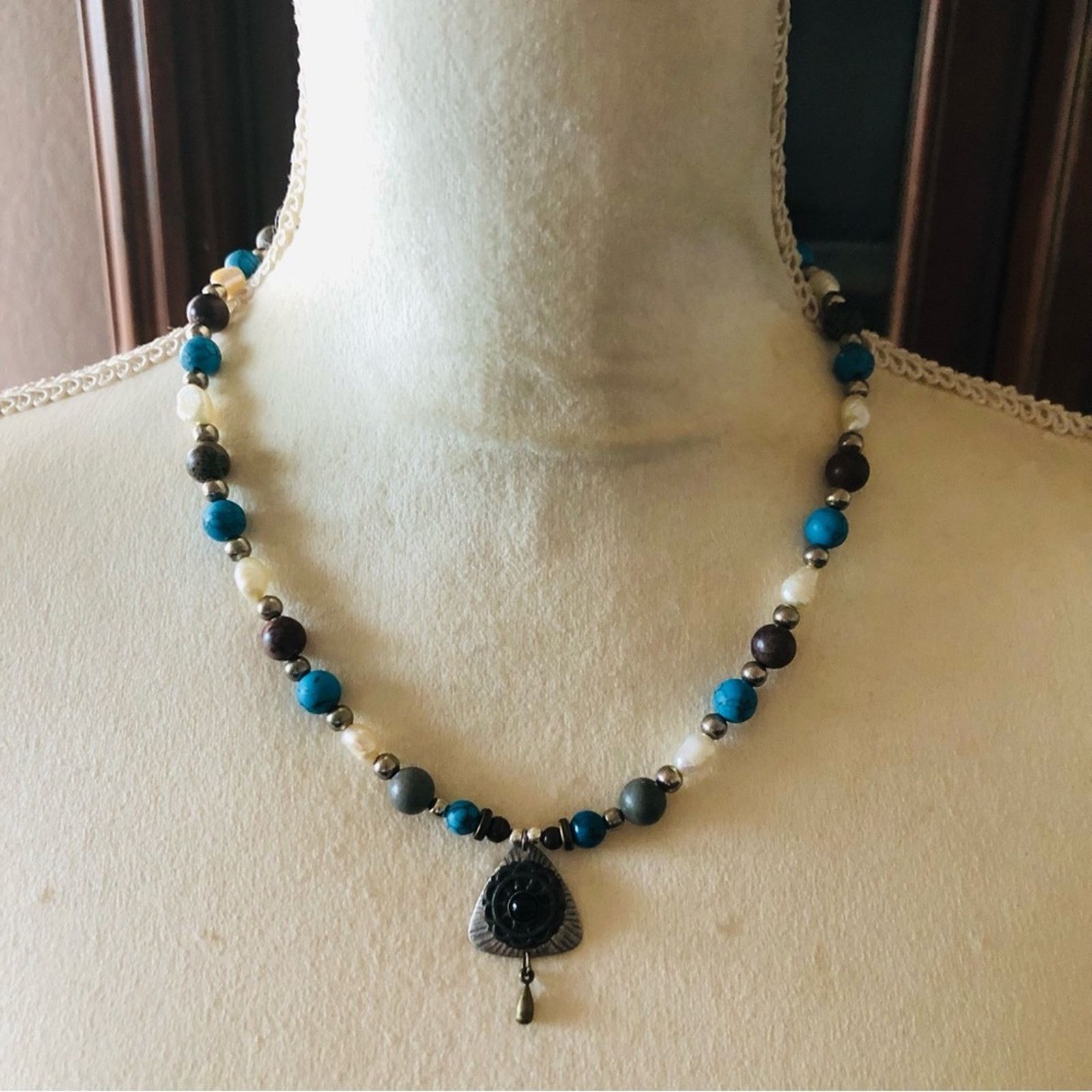 Handmade Handcrafted howlite stone genuine pearl necklace Size ONE SIZE - 2 Thumbnail