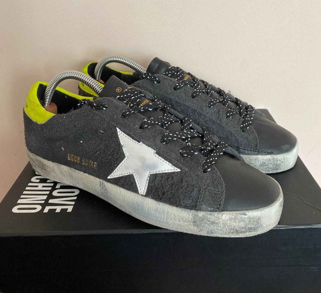 Golden Goose GOLDEN GOOSE GGDB SUPERSTAR Reflective Black Yellow Size US 7 / EU 40 - 2 Thumbnail