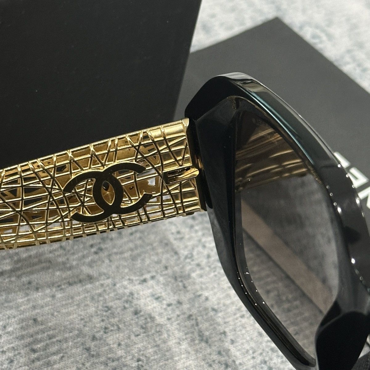 Chanel CHANEL 0CH5532 C622S9 SUNGLASSES Size ONE SIZE - 8 Thumbnail
