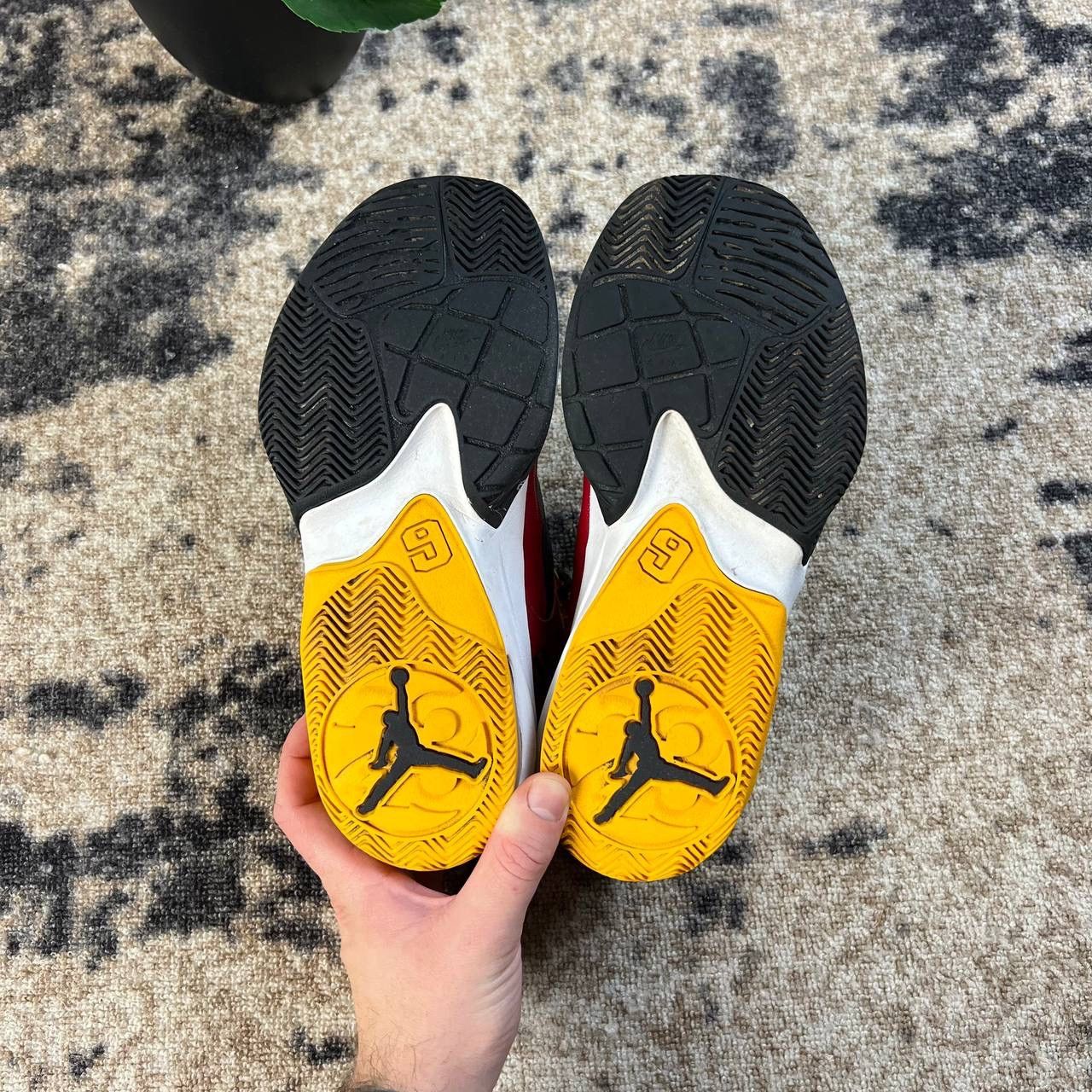 Jordan Brand Jordan Max Aura 3 Se Mid-Top Sneakers Streetwear Y2K Style Size US 6 / EU 39 - 5 Thumbnail