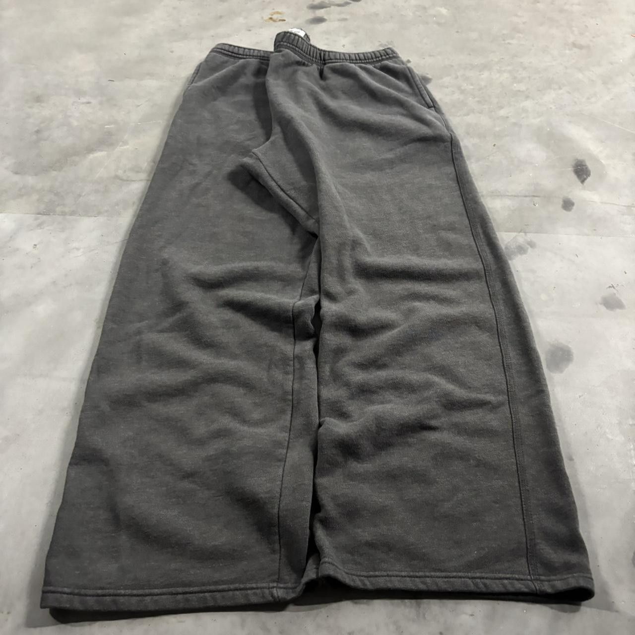 Vintage Crazy Vintage Y2K/2000s Baggy Dark Grey Skater Essential Sweatpants! Size L Size US 36 / EU 52 - 3 Thumbnail