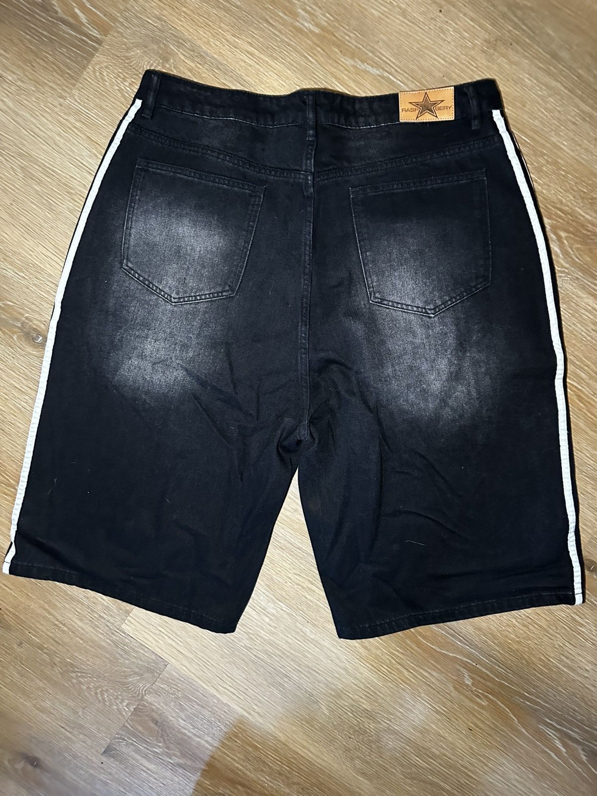 The GV Gallery GV Gallery Stripped/Ripped Jorts Size US 36 / EU 52 - 2 Thumbnail