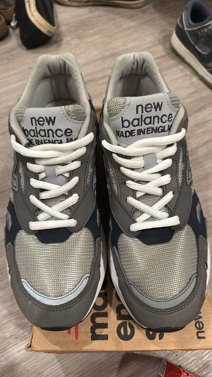 New Balance New Balance UK 920 Limited Silver w 3M Size US 9.5 / EU 42-43 - 2 Thumbnail