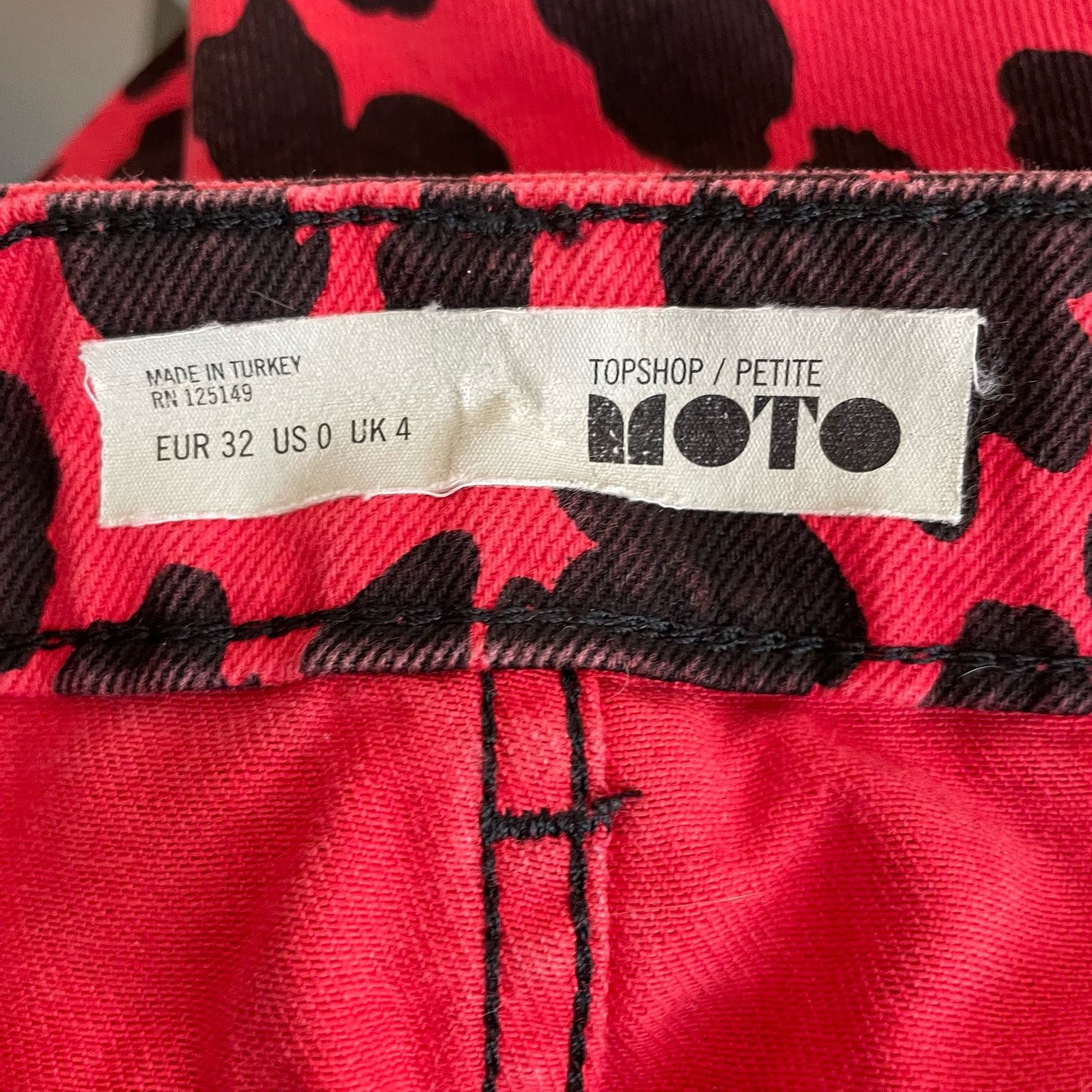 Topshop Topshop Red Leopard Skirt 0 Womens Denim Mini Raw Hem Casual Size 25" / US 0 / IT 36 - 3 Thumbnail